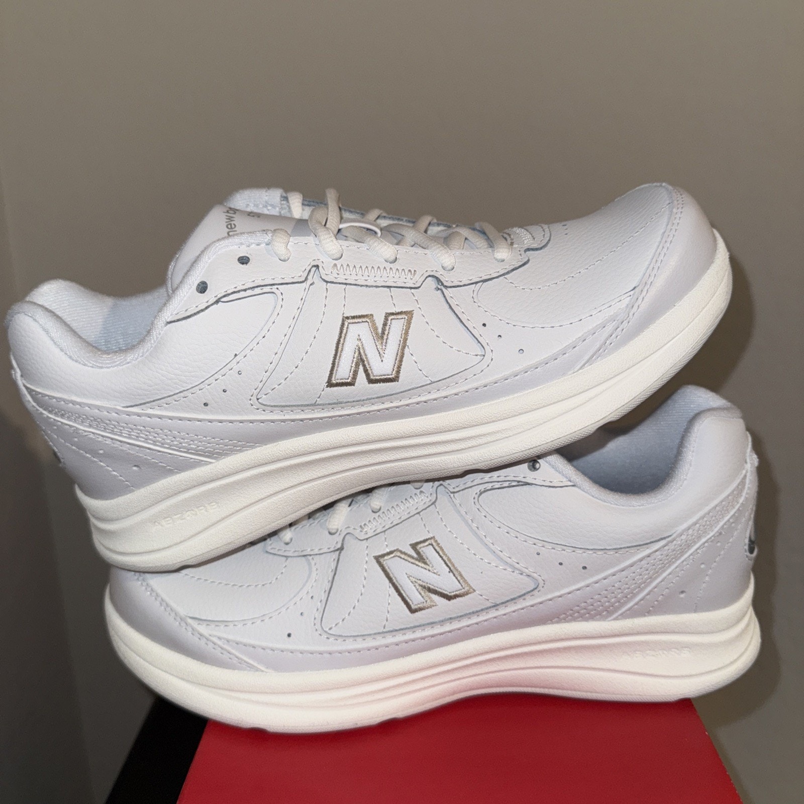 New Balance Women’s 577 White Hook & Loop Walking Sneakers WW577WT Size 8