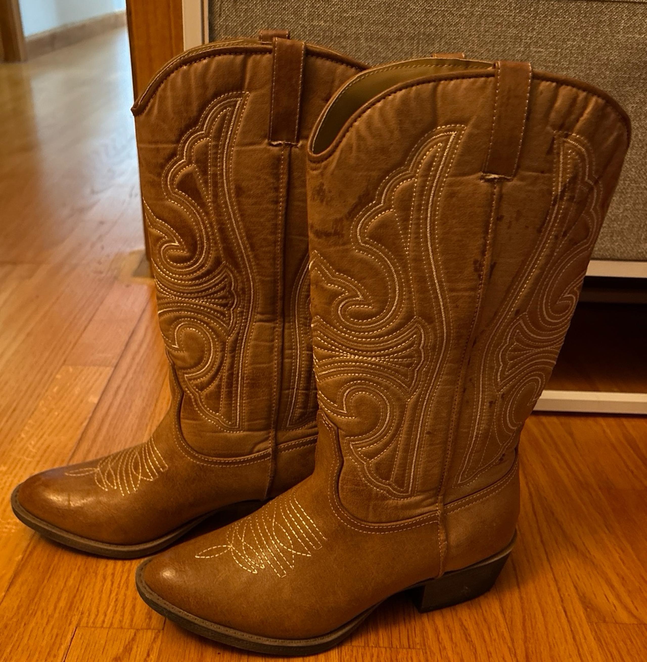 Cowboy Boots coconuts by Matisse