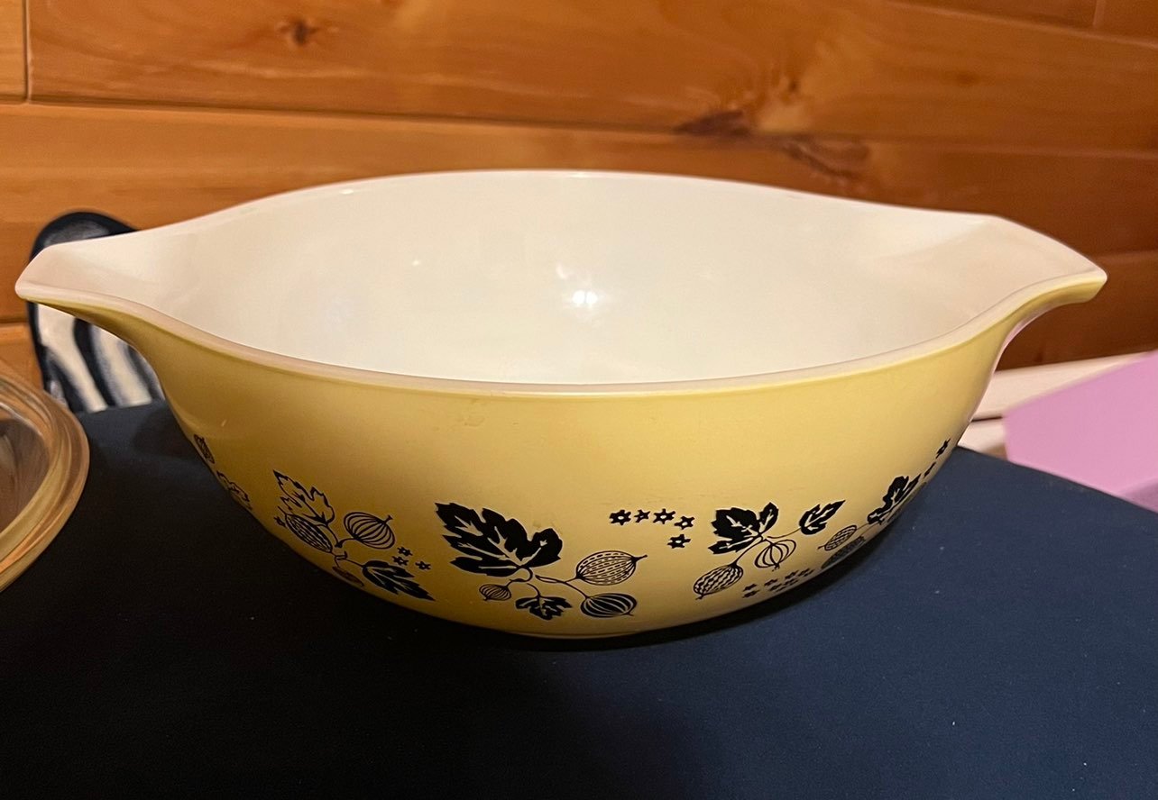 Vintage 444 yellow gooseberry pyrex bowl