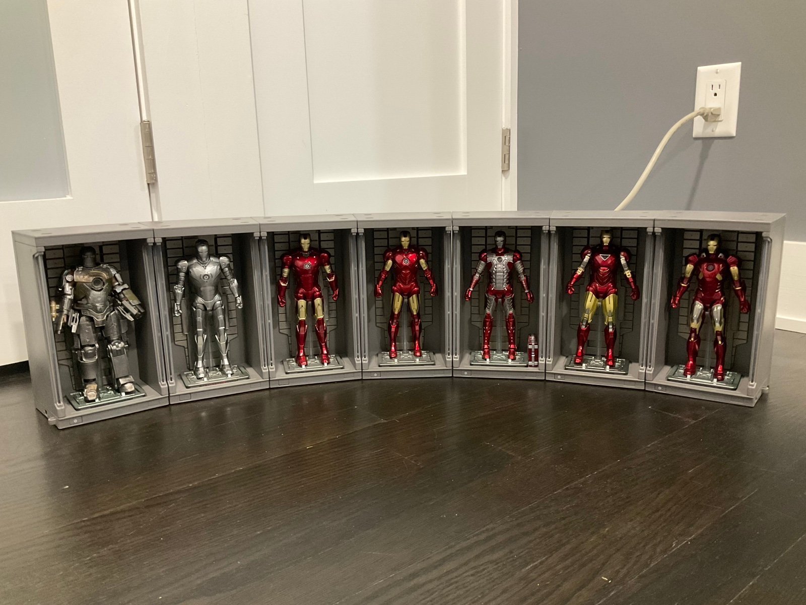 ZD Toys Marvel MCU Iron Man Hall of Armor Set - Mark I, II, III, IV, V, VI, VII