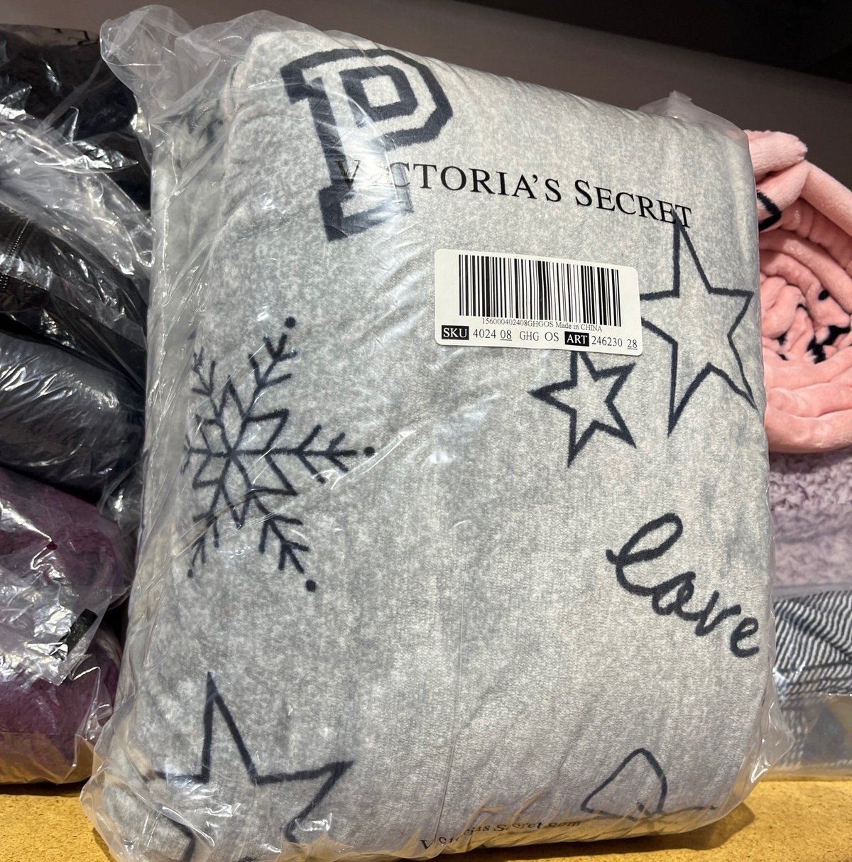 Pink Victoria’s Secret fleece Sherpa winter blanket New gift Holiday snowflake