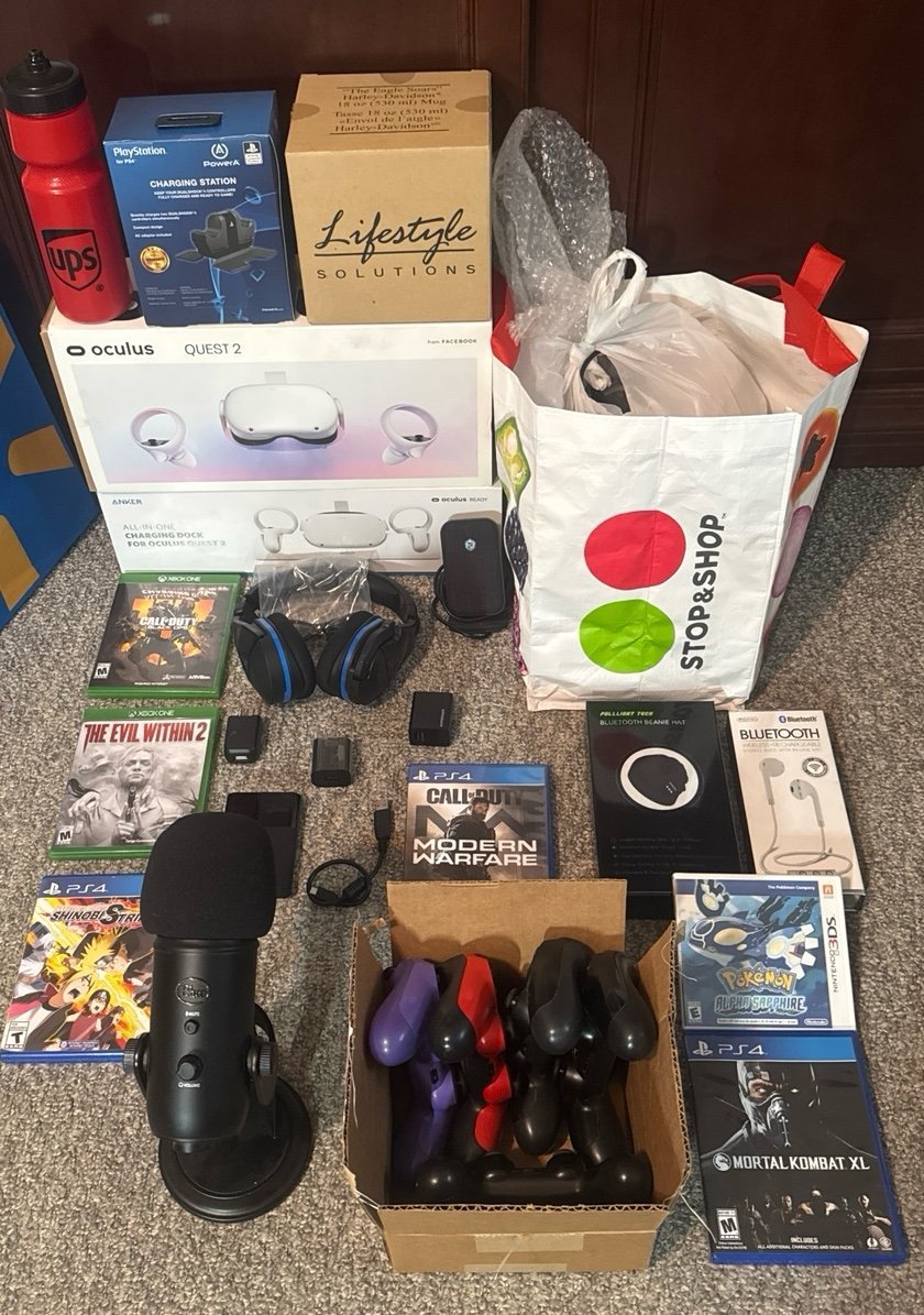 MEGA Reseller’s BUNDLE- OCU LUS Quest 2 256GB/ChargingStation/Headset/Electronics