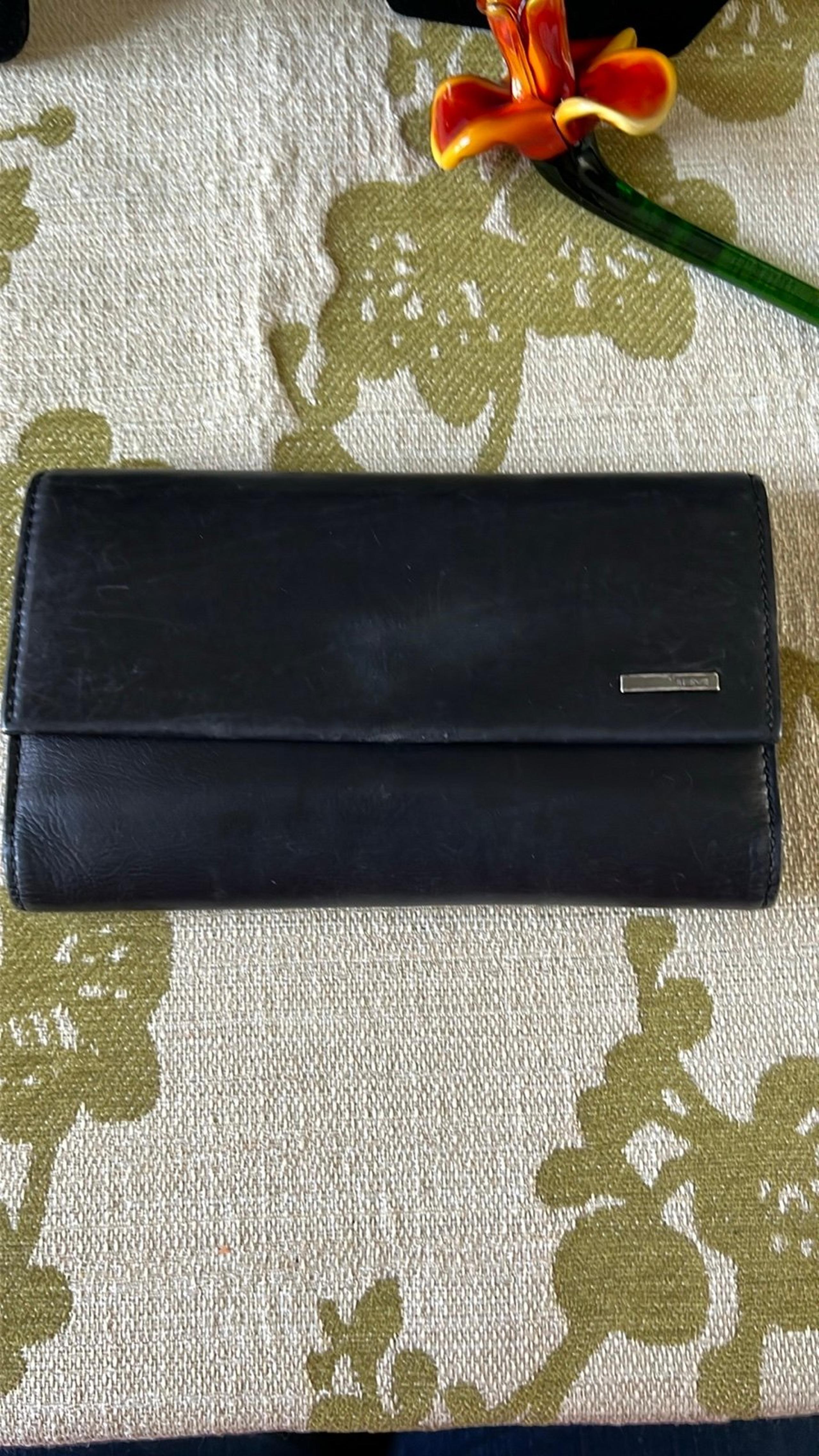 Tumi Bifold Leather Wallet 2 in 1 for Women