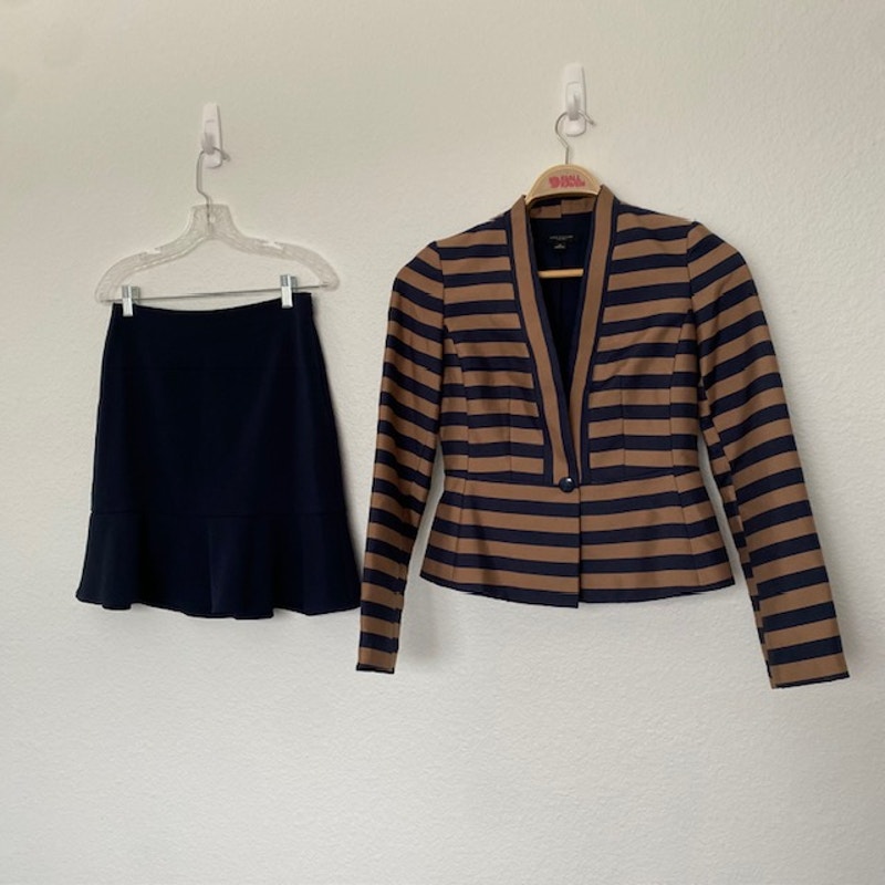Ann Taylor Suit Striped Tan & Navy Blue Blazer Ruffle Hem Blue Skirt Women's 0