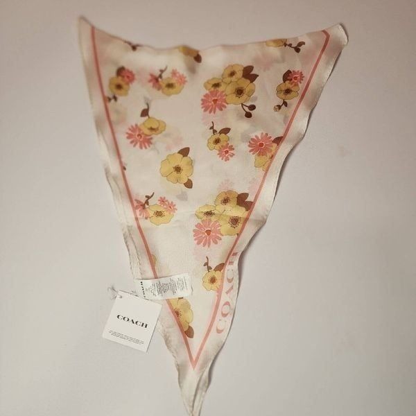 NWT Coach CH108 Floral Cluster Diamond Silk Scarf Wild Flower Chalk Vanilla