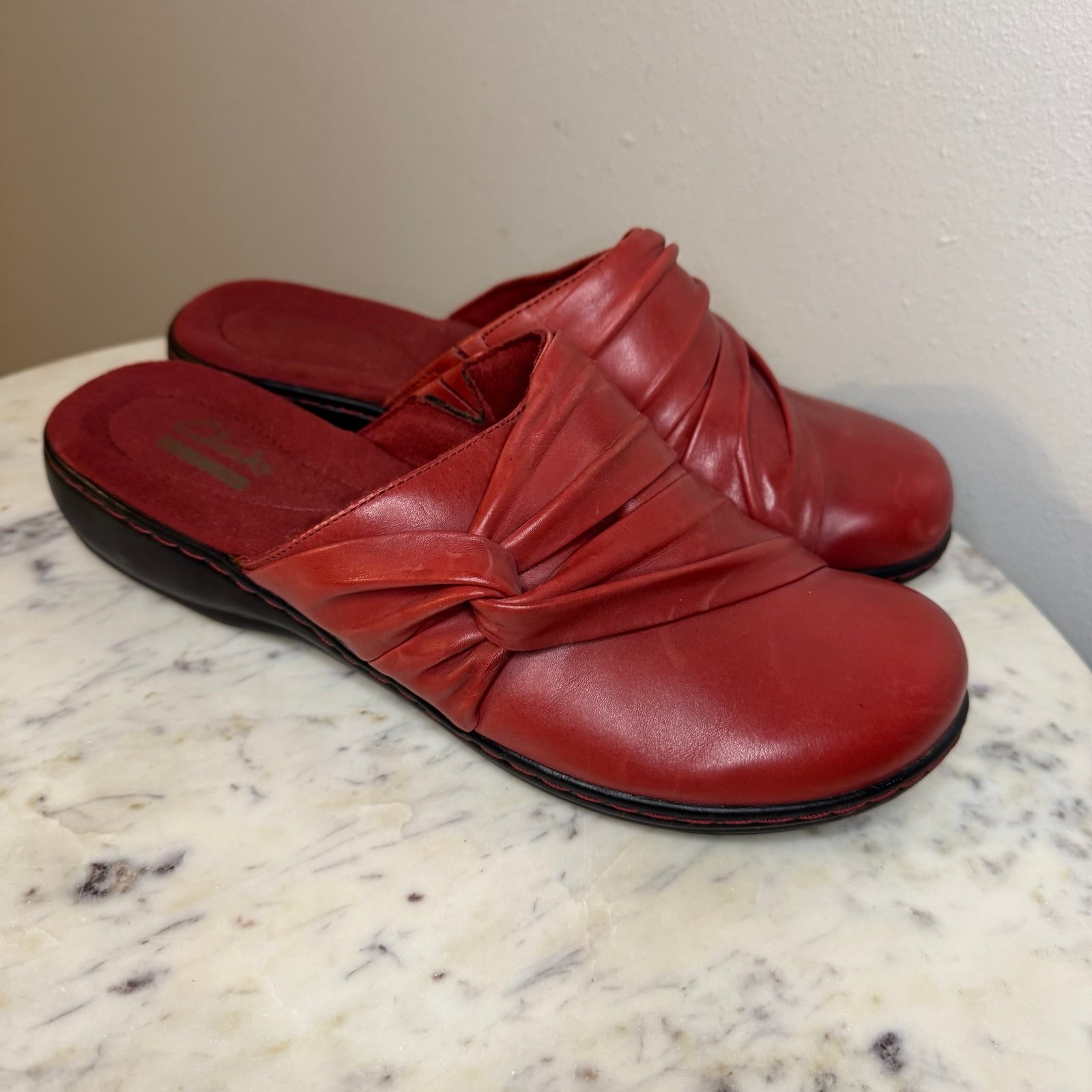 Clarks Collection Mules Size 8.5 M red Leather comfort shoes