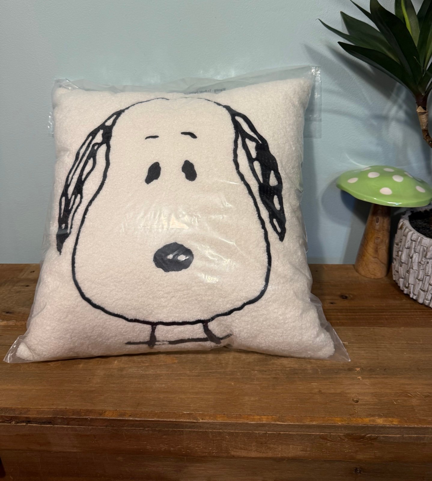 NEW! Peanuts 18x18 Sherpa Snoopy Face Pillow