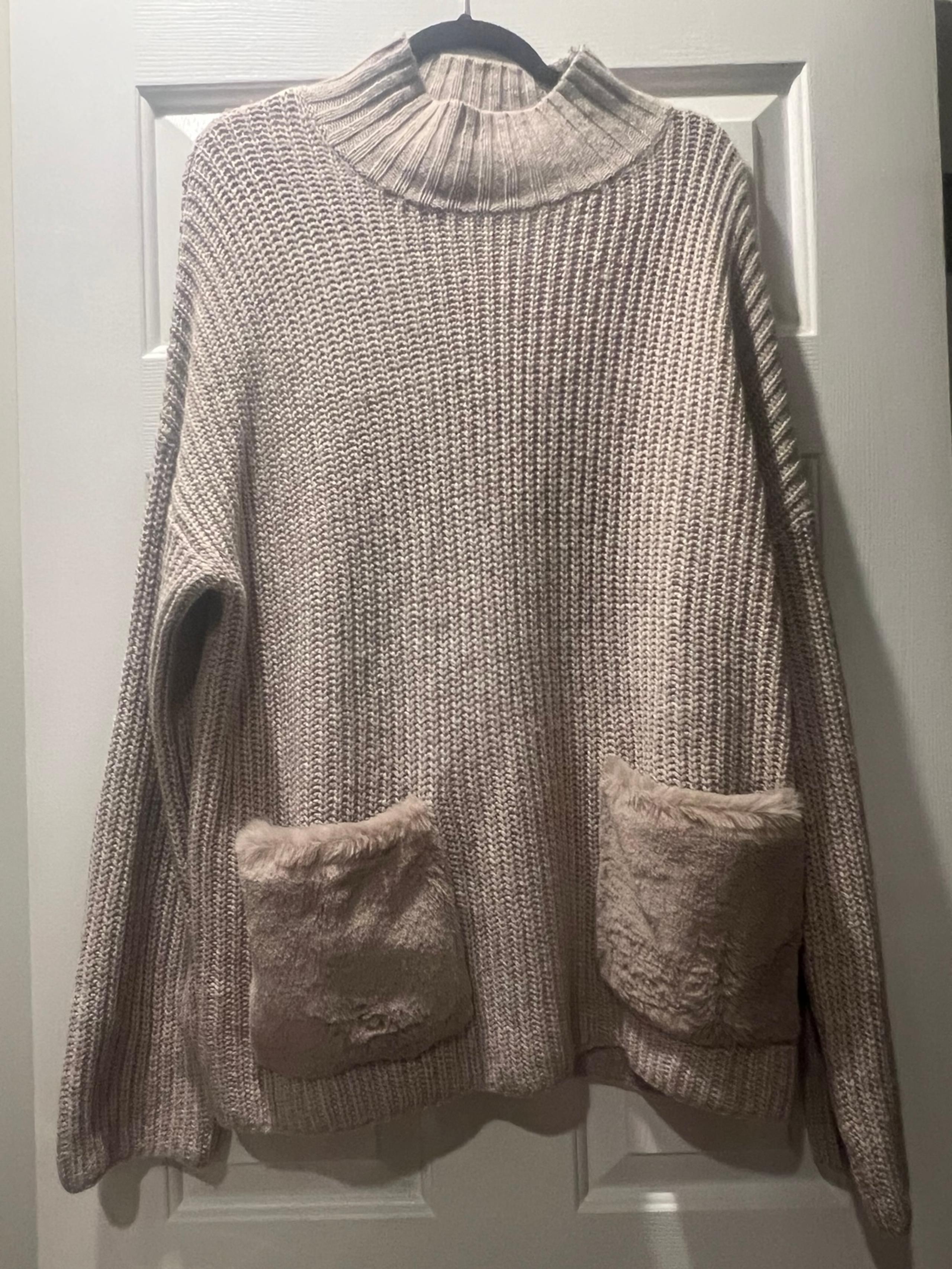 Christian Siriano Beige Sweater with Faux Fur Pockets Large NWOT