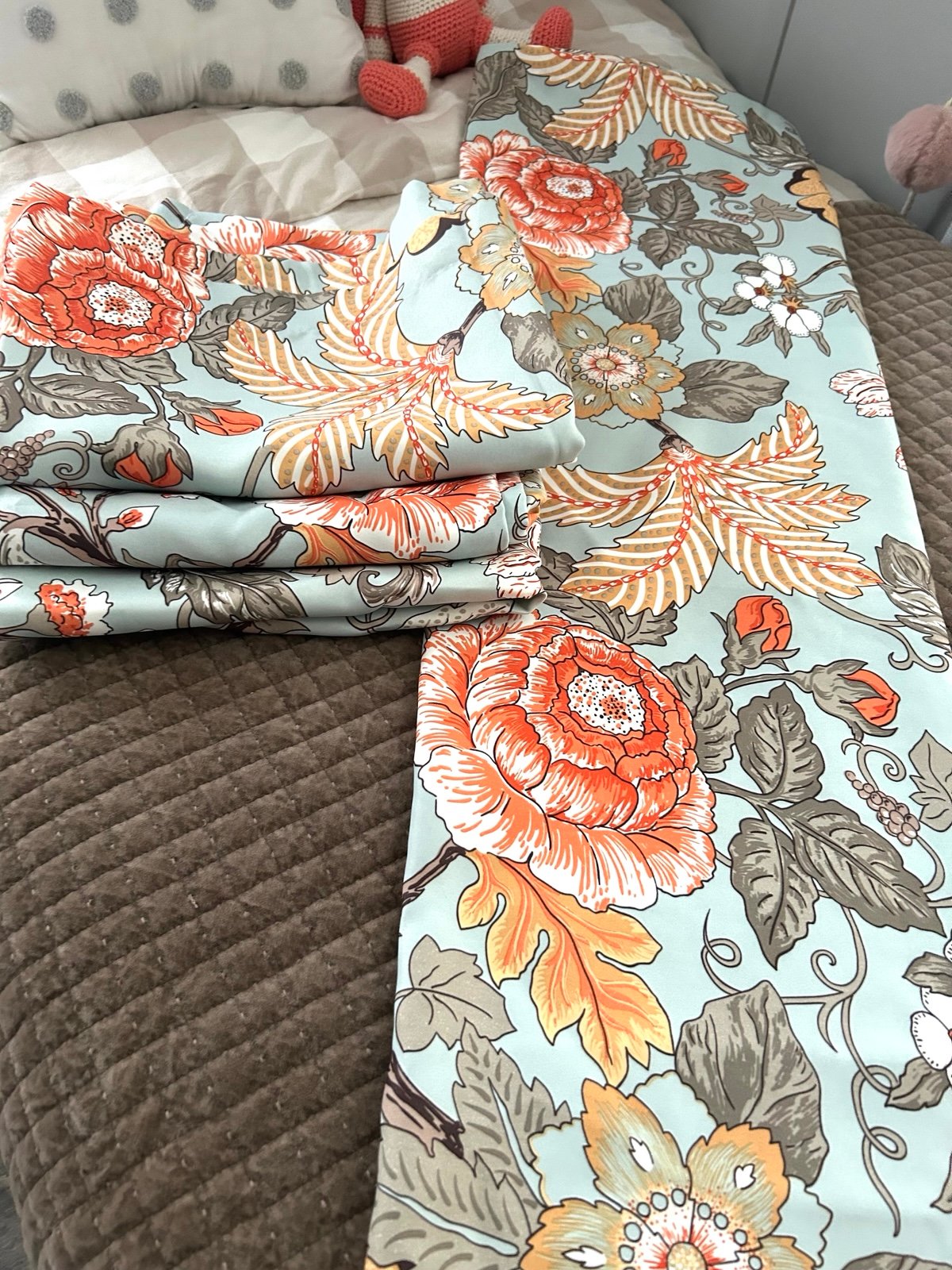 Cottage -Light Filtering Window Curtains 52 x 95 Floral Pattern 4 Panels..