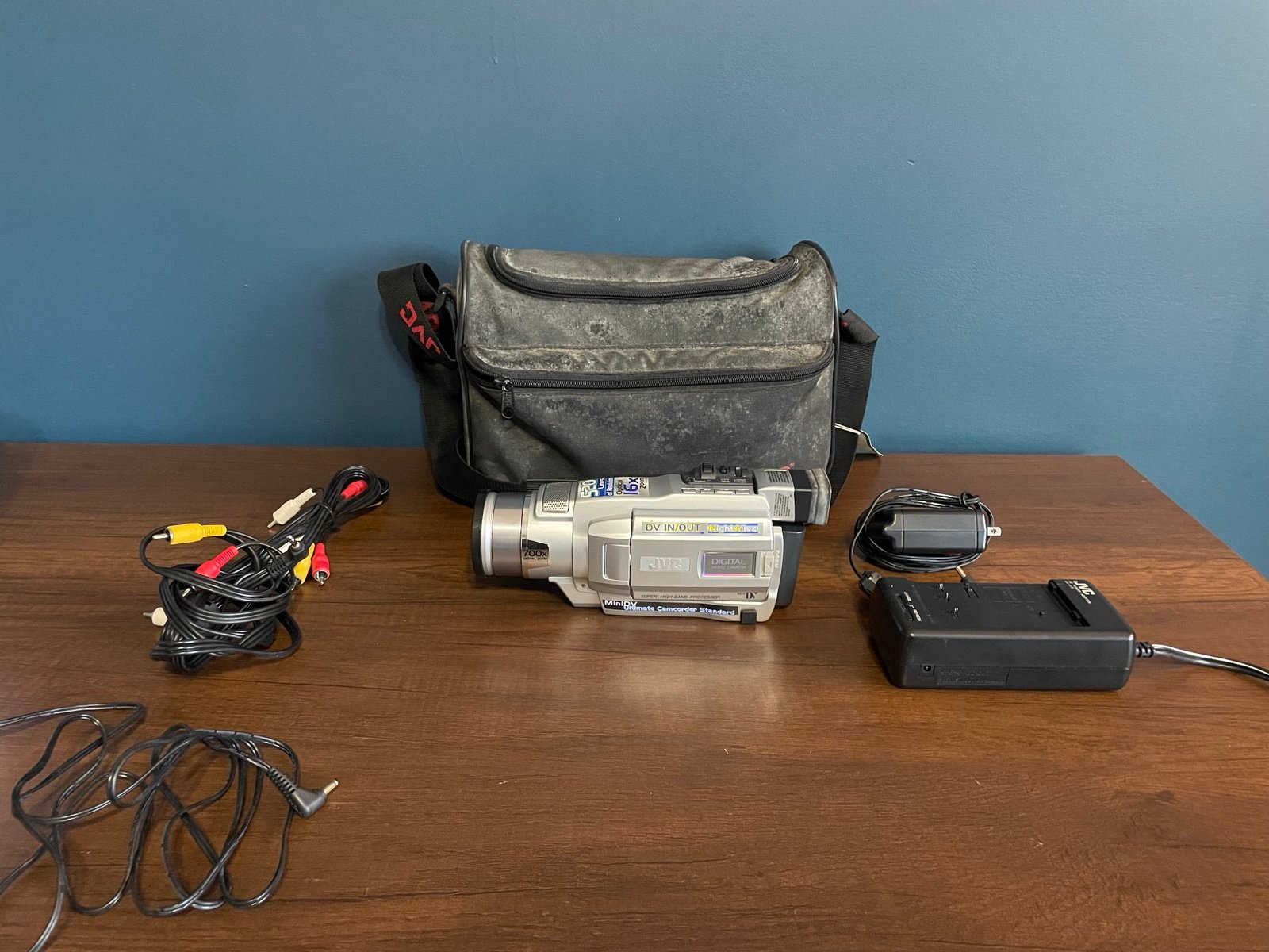JVC GR-DVL120U Digital MiniDV Video Camera, Charger, A/V Transfer Cable