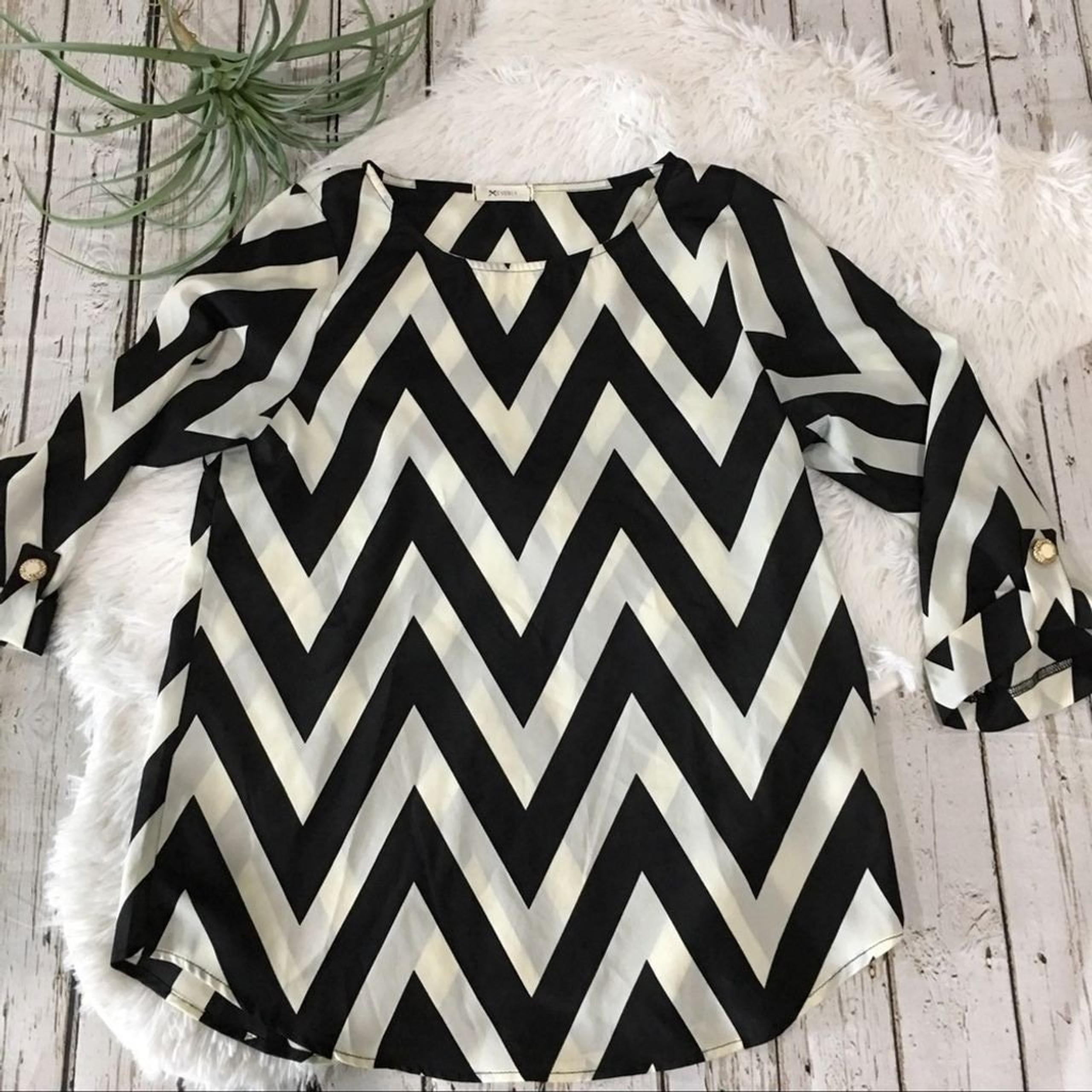 EVERLY chevron blouse black white size small