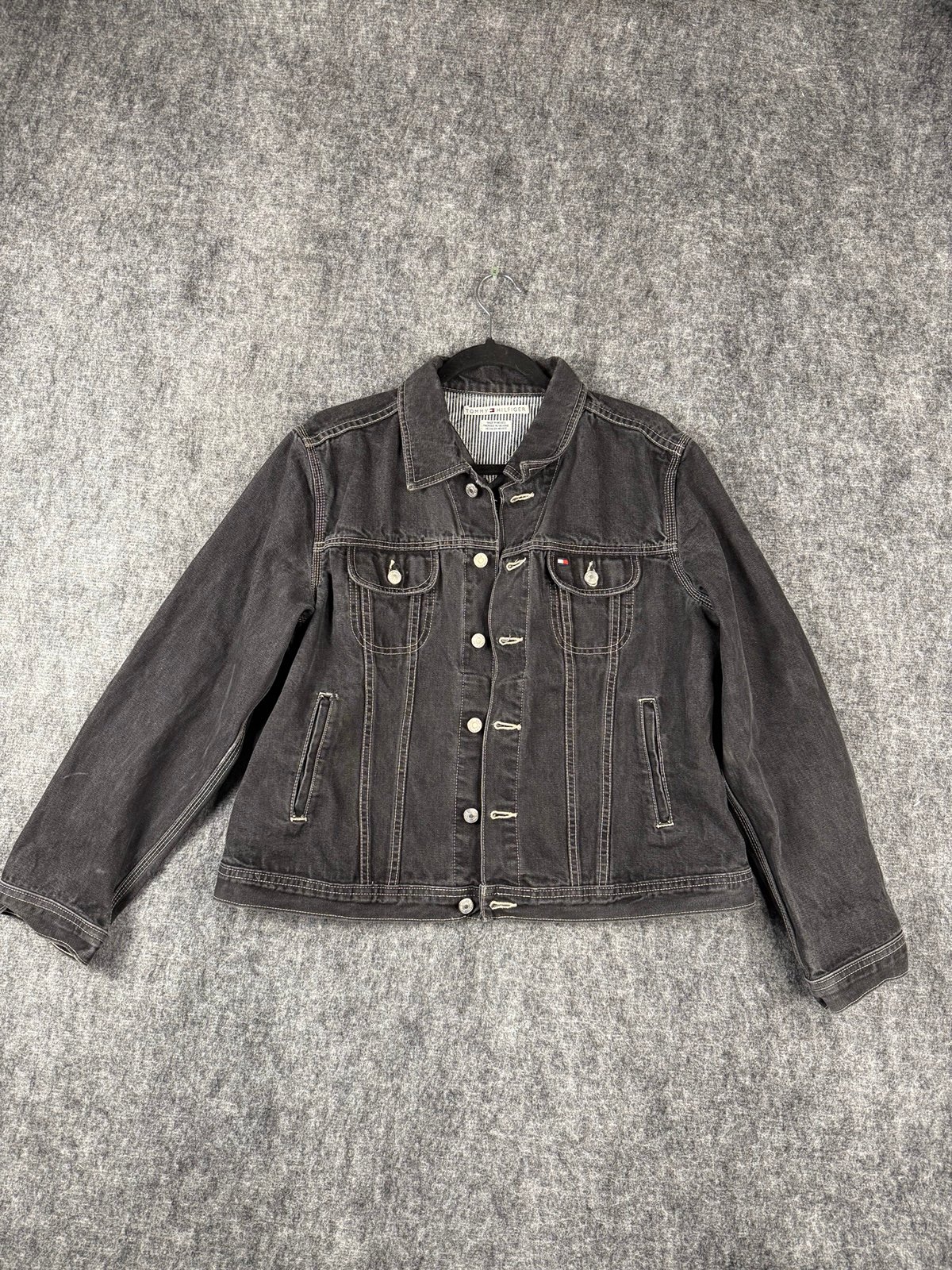 Vintage Y2K Tommy Hilfiger Men’s Black Denim Jacket – Size XL (0057)