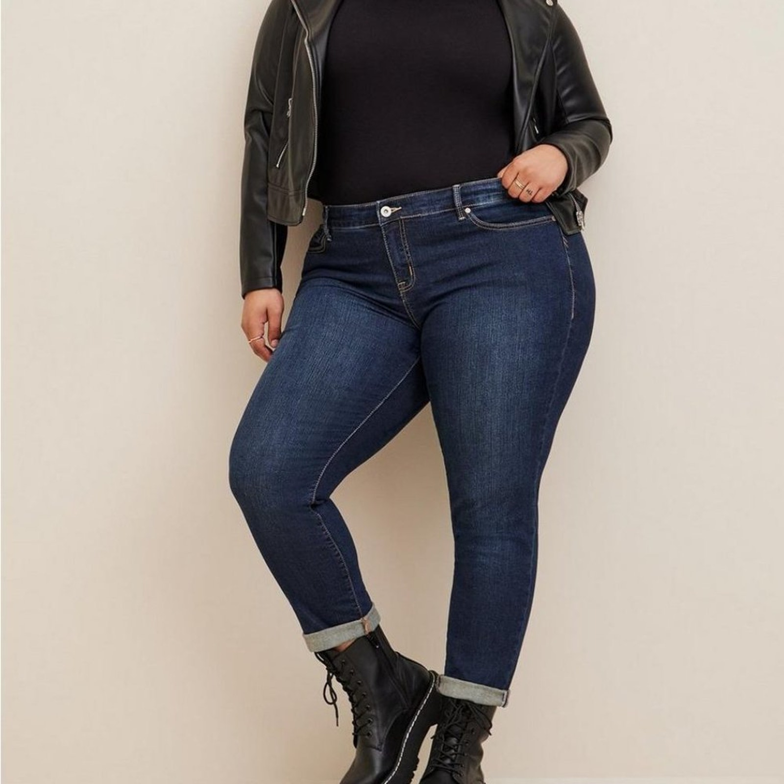 Torrid Boyfriend Straight Vintage Stretch Jeans Size 24XS Sanded Rinse Mid Rise
