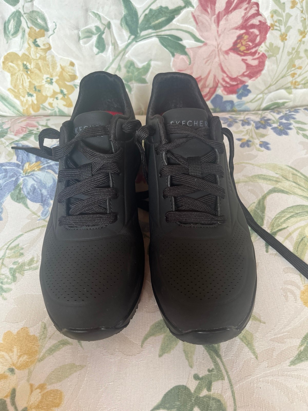 Womans Sketchers Work Shoes Size 8