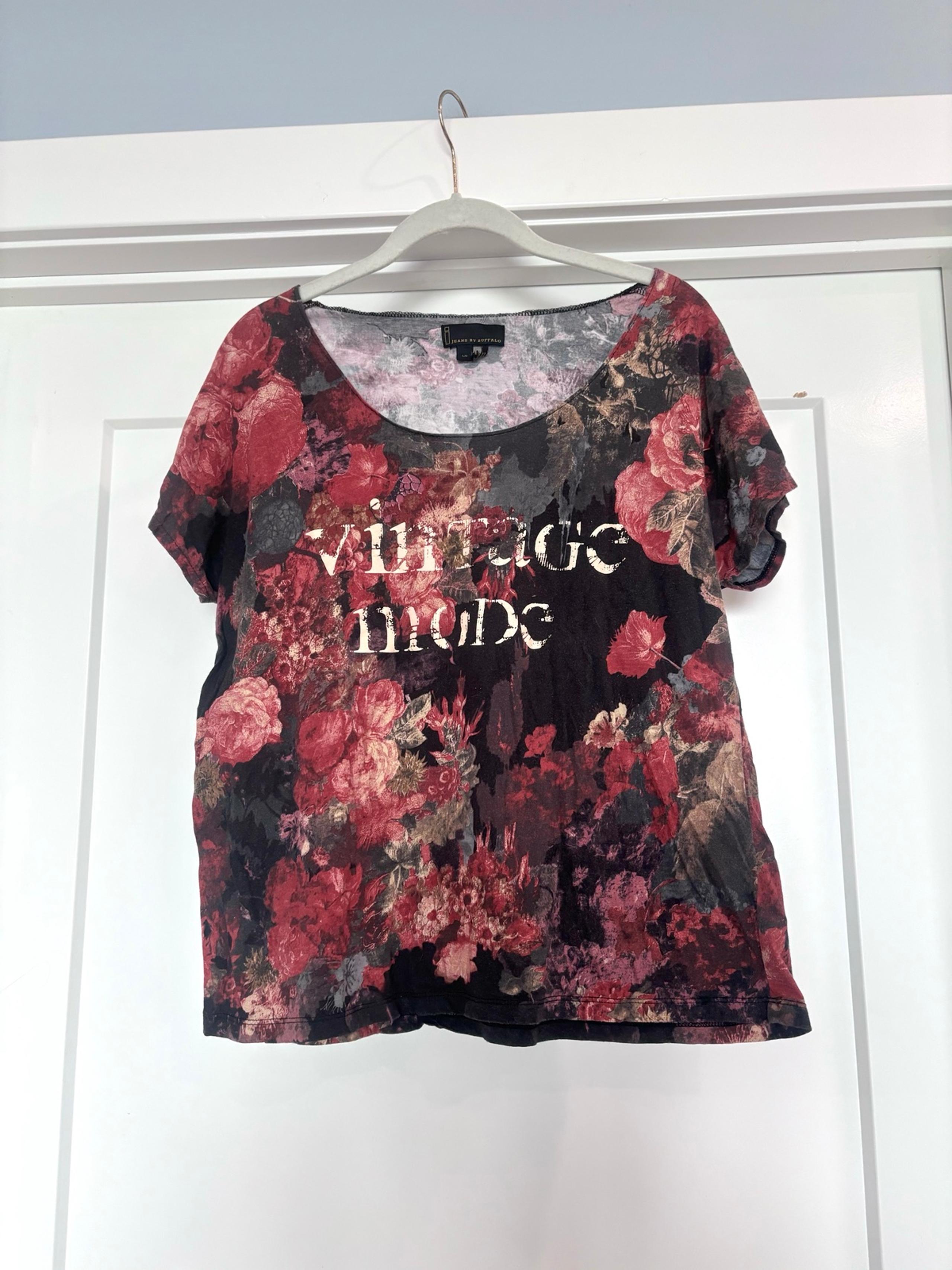 Jeans By Buffalo Floral "Vintage Mode" Scoop Neck Short Sleeve T-Shirt Size L