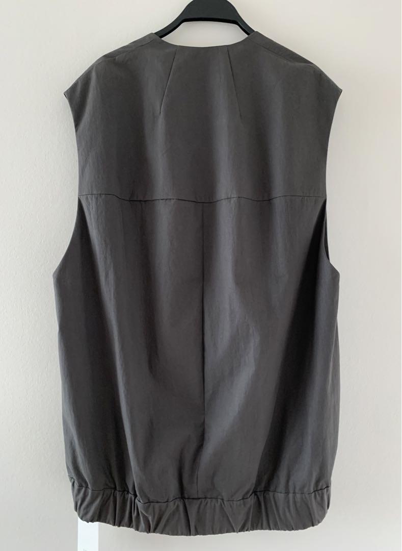 激安商品 CHIEKO+ Round Back Zip Vest Grey 38 トップス