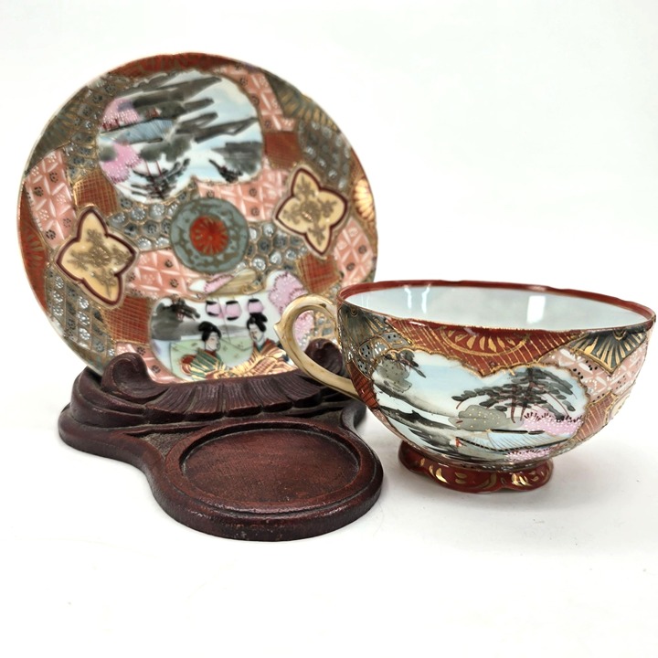 Antique Japanese Geisha Kutani Teacup & Saucer Set With Wood Stand je206