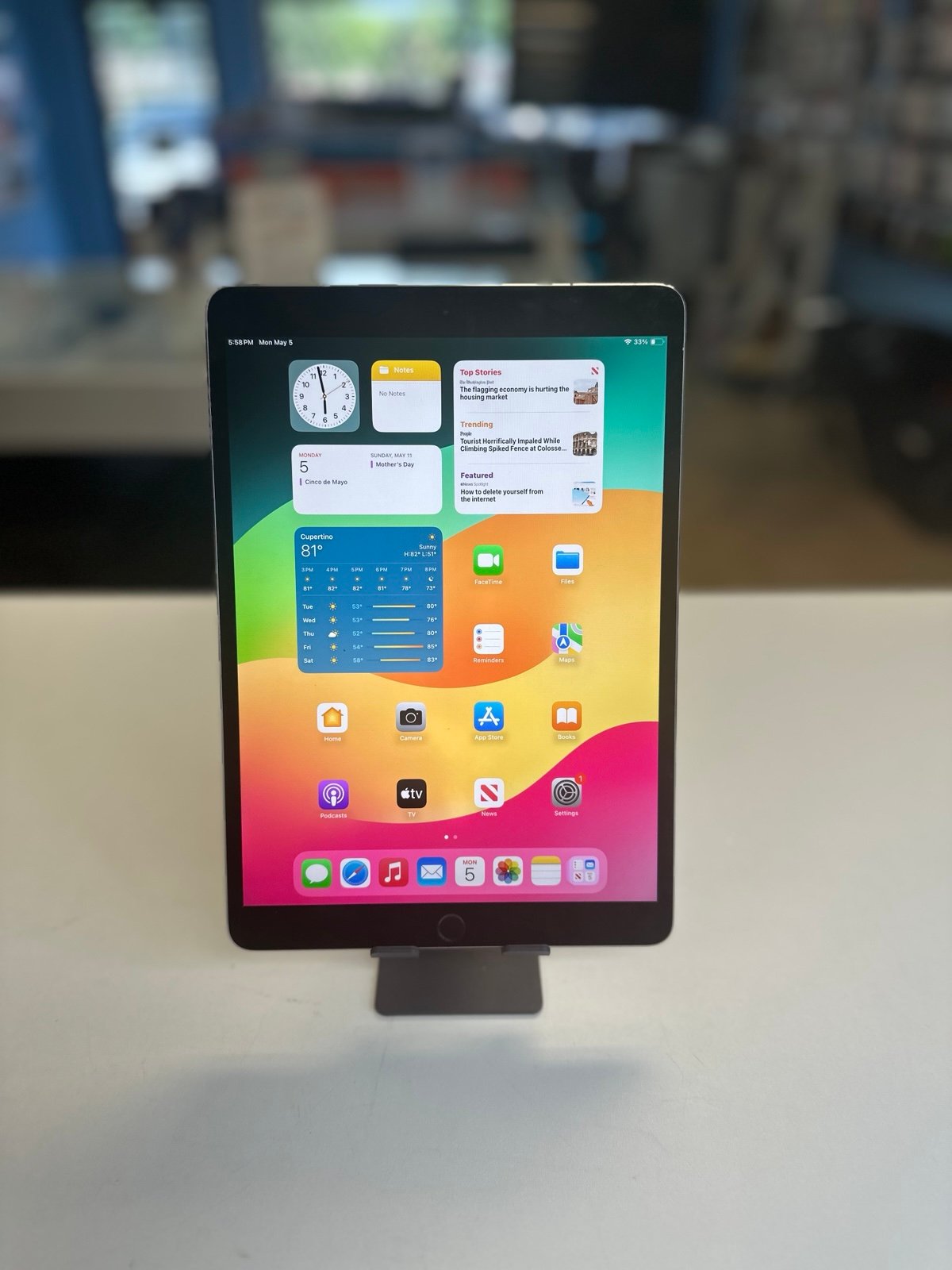Apple iPad Pro 10.5inch 256GB LTE Unlocked Perfect Condition
