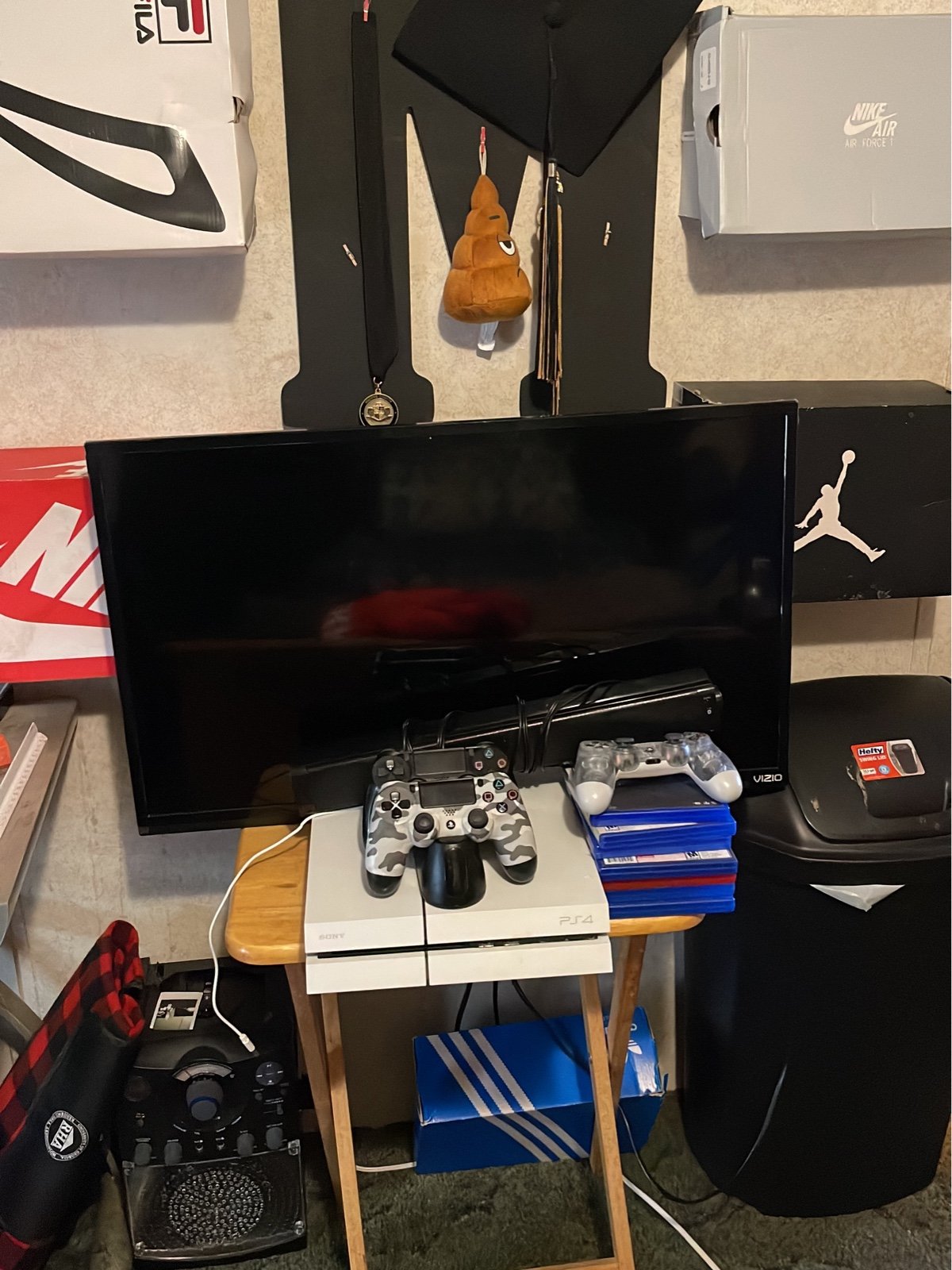 White PS4 1TB/ 32” Vizio TV/ 18” Soundbar/ 2 PS4 Controllers/Charging Box/Games