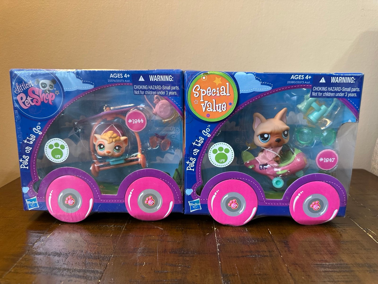 Littlest Pet Shop Pets On The Go Authentic Guinea Pig With Glider and Dog (rare)