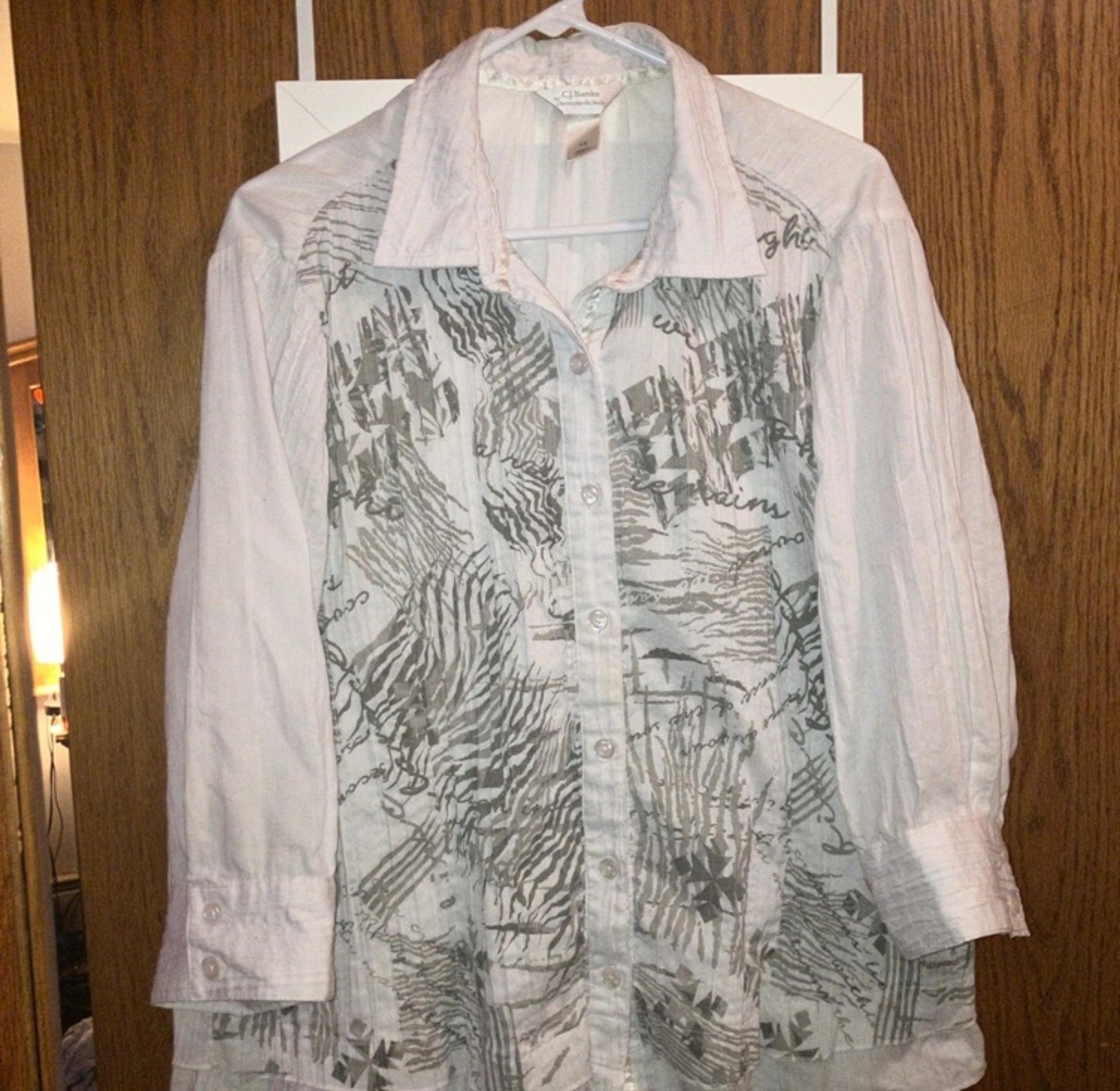 CJ banks sz 1X button down light shirt
