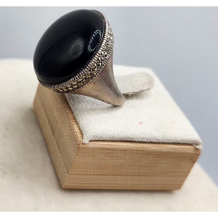 Round Black Onyx Sterling SIlver RIng With Marcasite Accents - 7.5