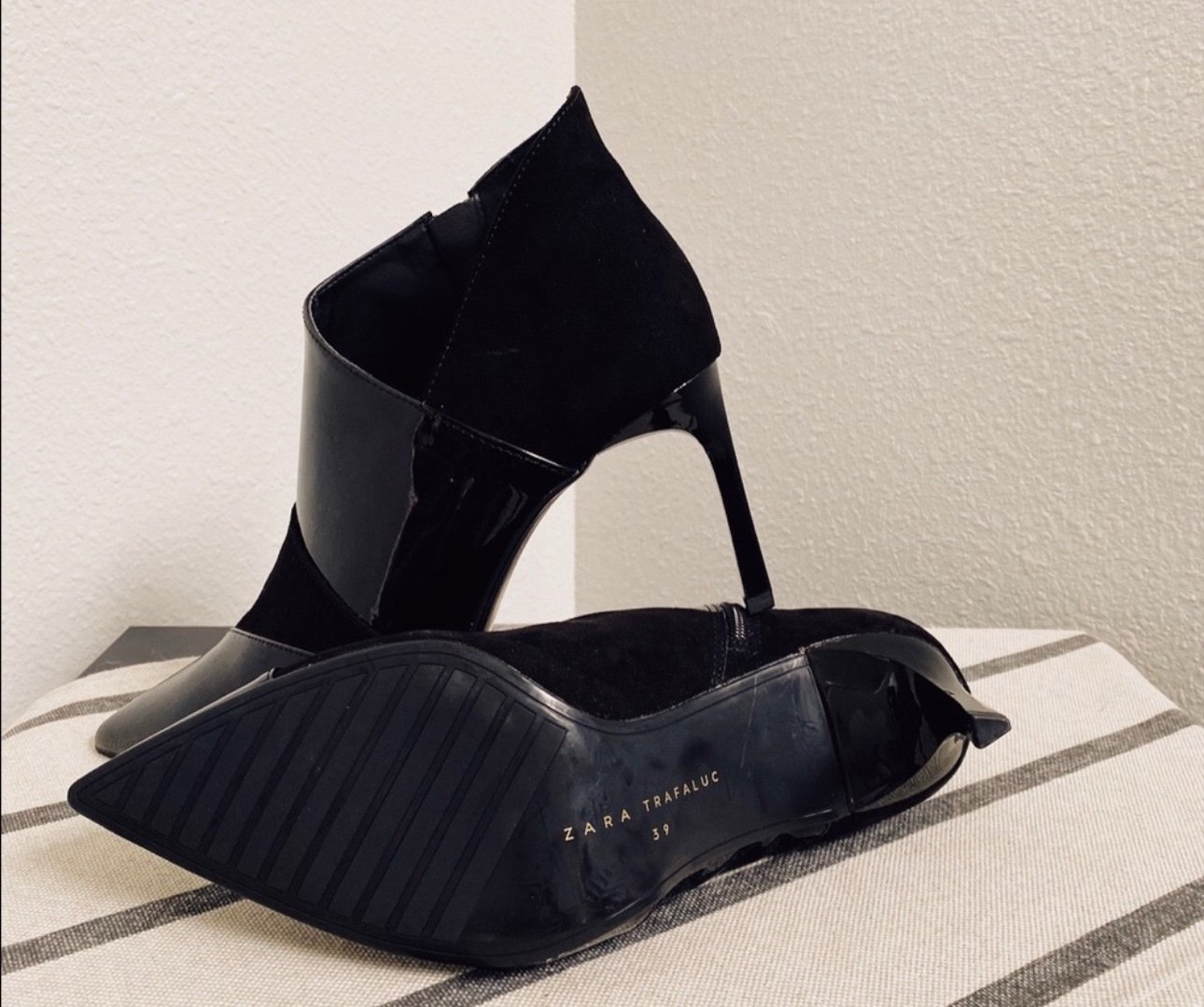 Zara SZ 6.5 NWOB Black Patent Leather Suede Combo High Heel Booties Never Worn