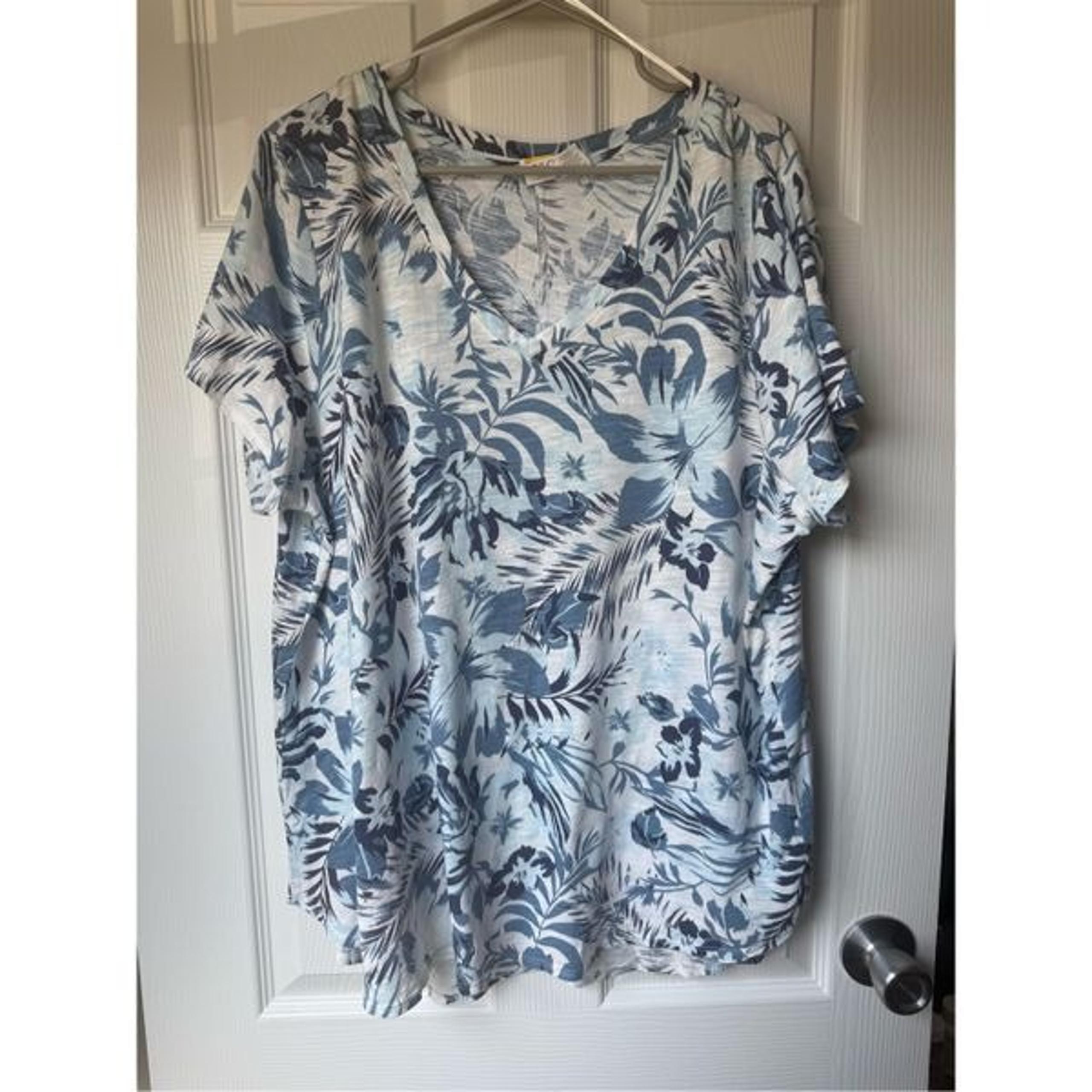 C&C California 2XL Women's Blue White Floral Beachy Coastal Blouse