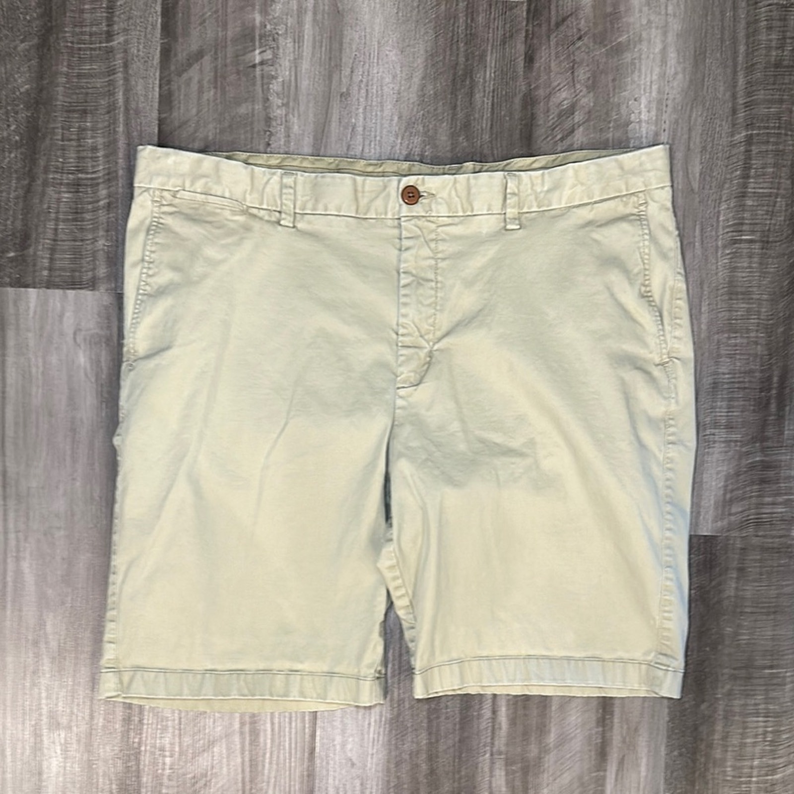 Tommy Bahama Chino Stretch Shorts - 42