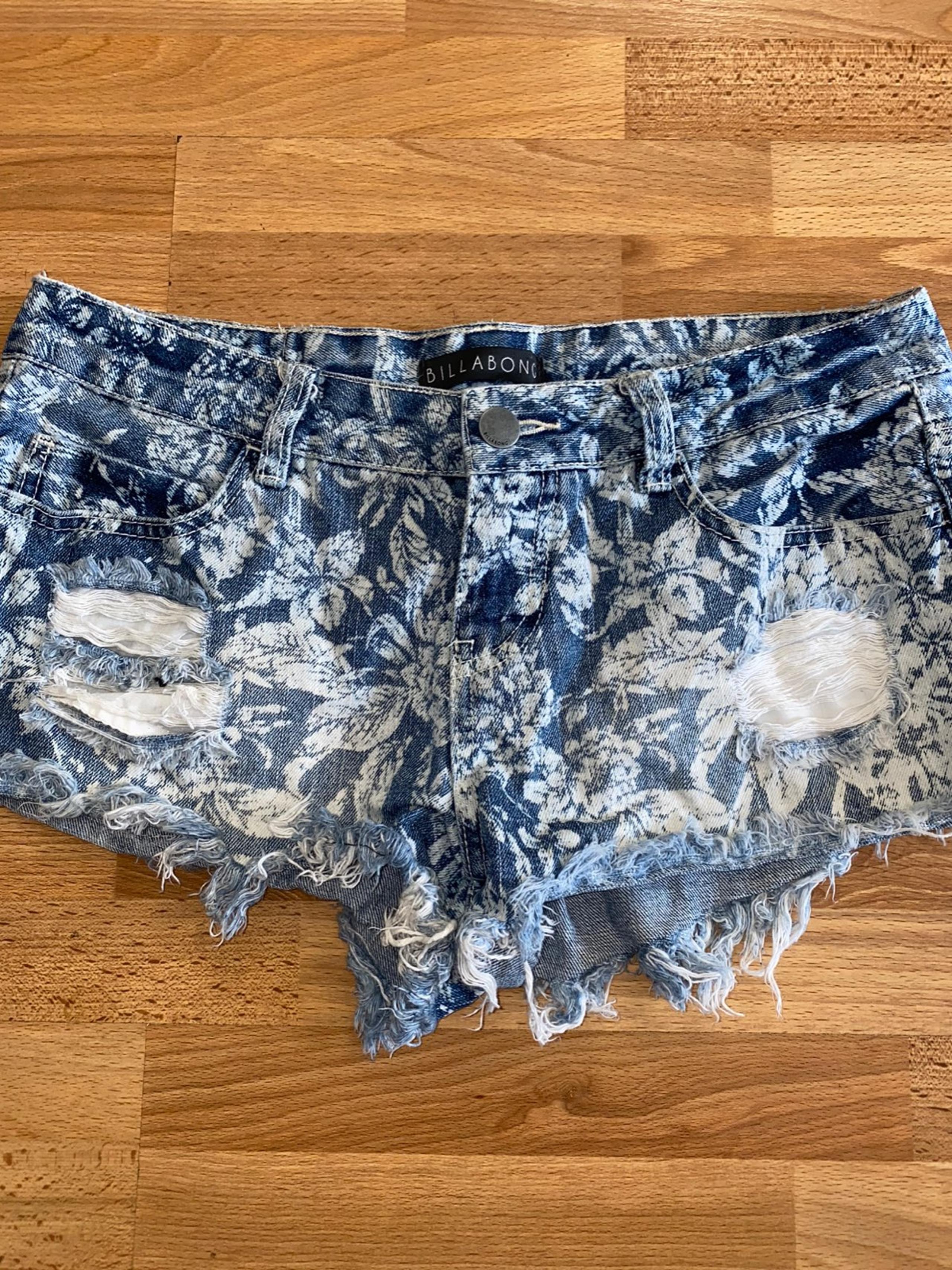 Billabong denim jean flowered Shorts 10