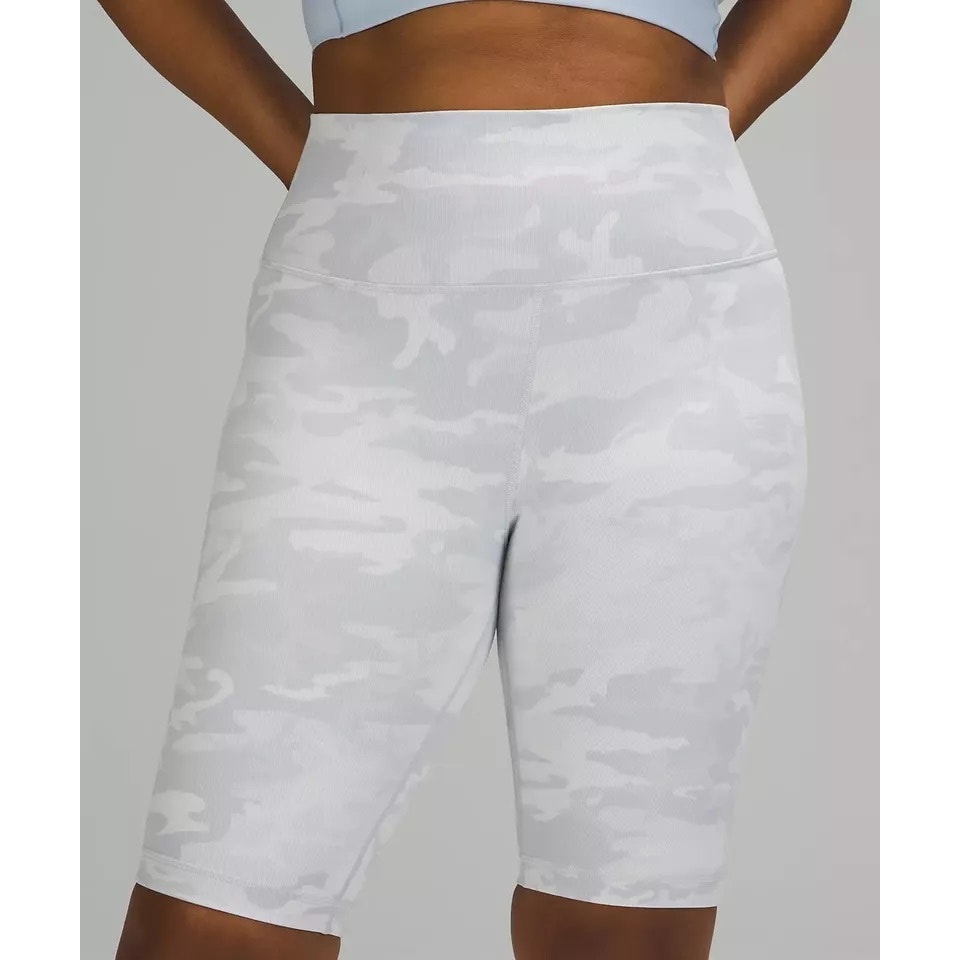 Lululemon Wunder Under Short 10 Ribbed Incognito Camo White Bike Shorts size 6