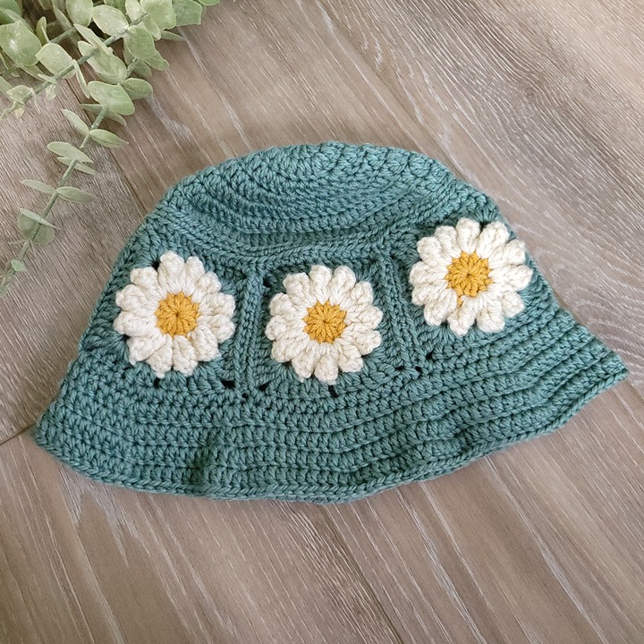 Handmade Crochet Daisy Bucket Hat | Cottagecore | Summer/Beach Vibes