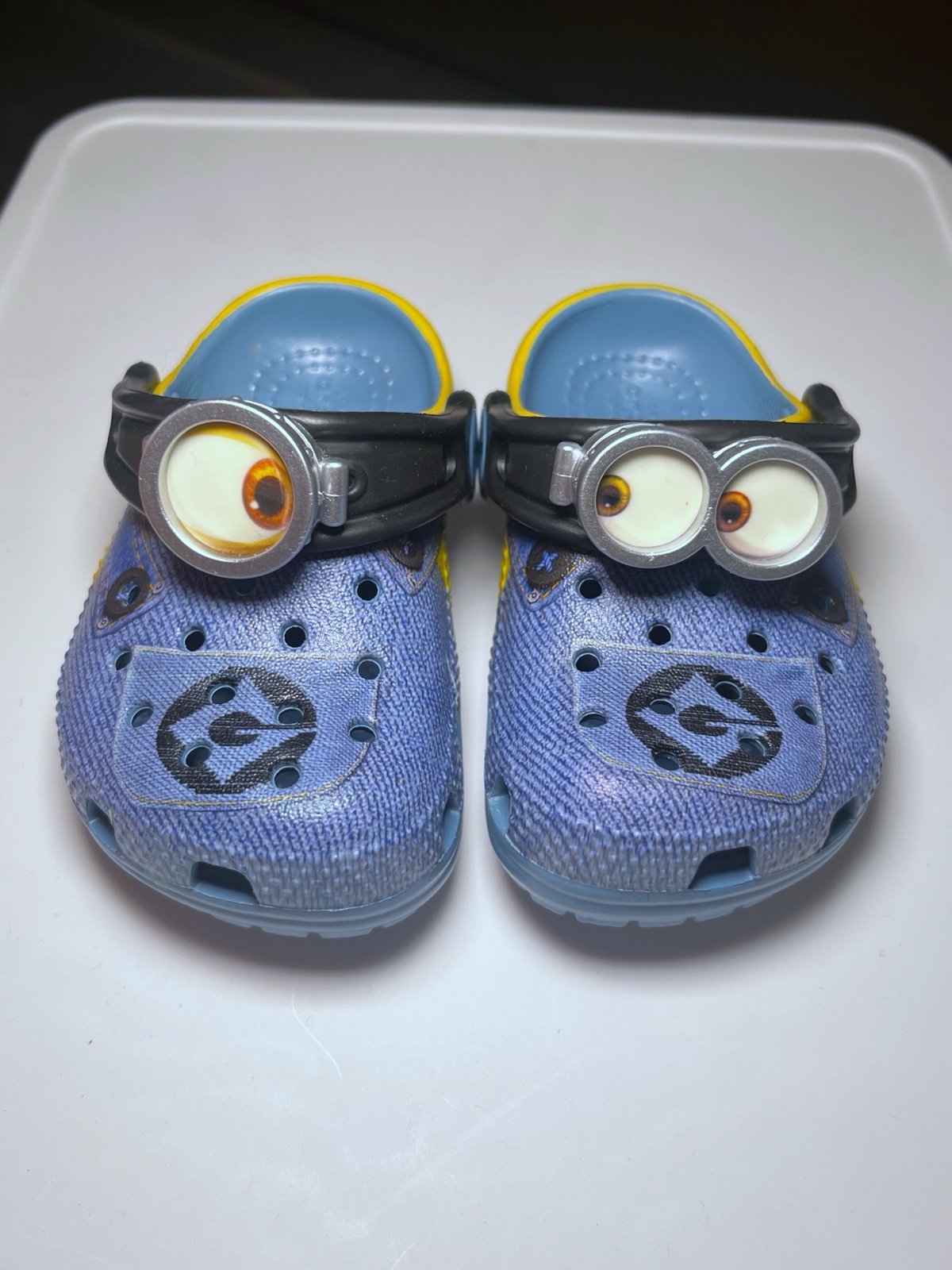 minion crocs