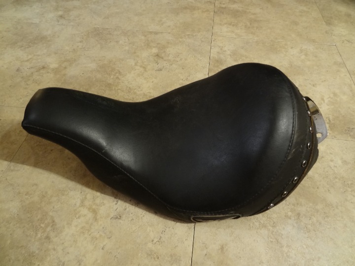 HARLEY DAVIDSON SOFTAIL HERITAGE STUDDED MOTORCYCLE SEAT OEM