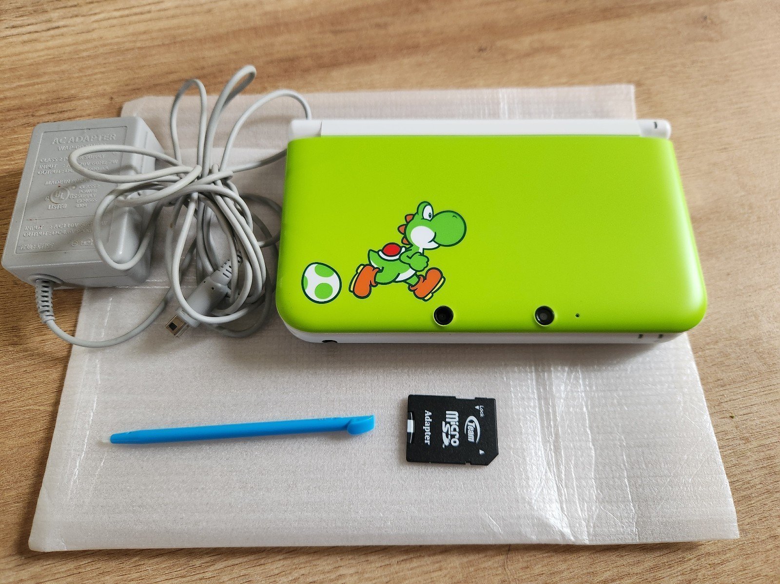 Yoshi Nintendo 3DS XL - 64 GB SD - 399