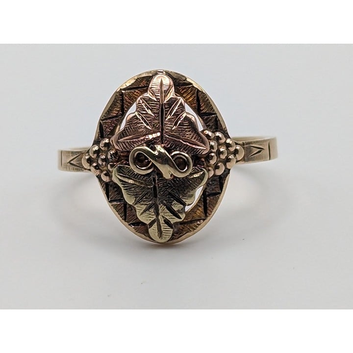 Black Hills Gold Ring. 10k Multi-tone Gold Black Hills Signet Ring. 10k/12k Blac
