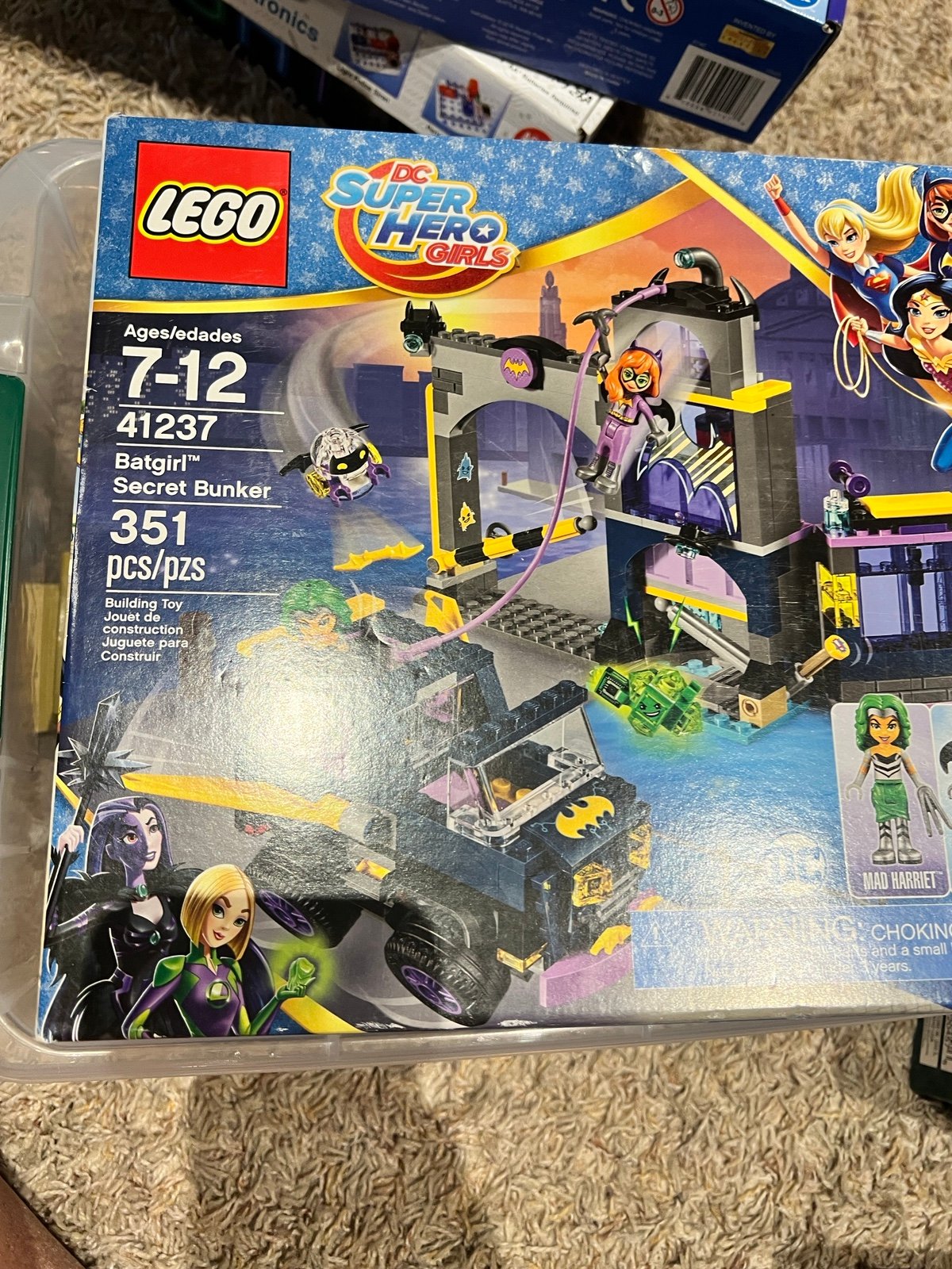 Lego DC Super Hero Girls Batgirl Secret Bunker