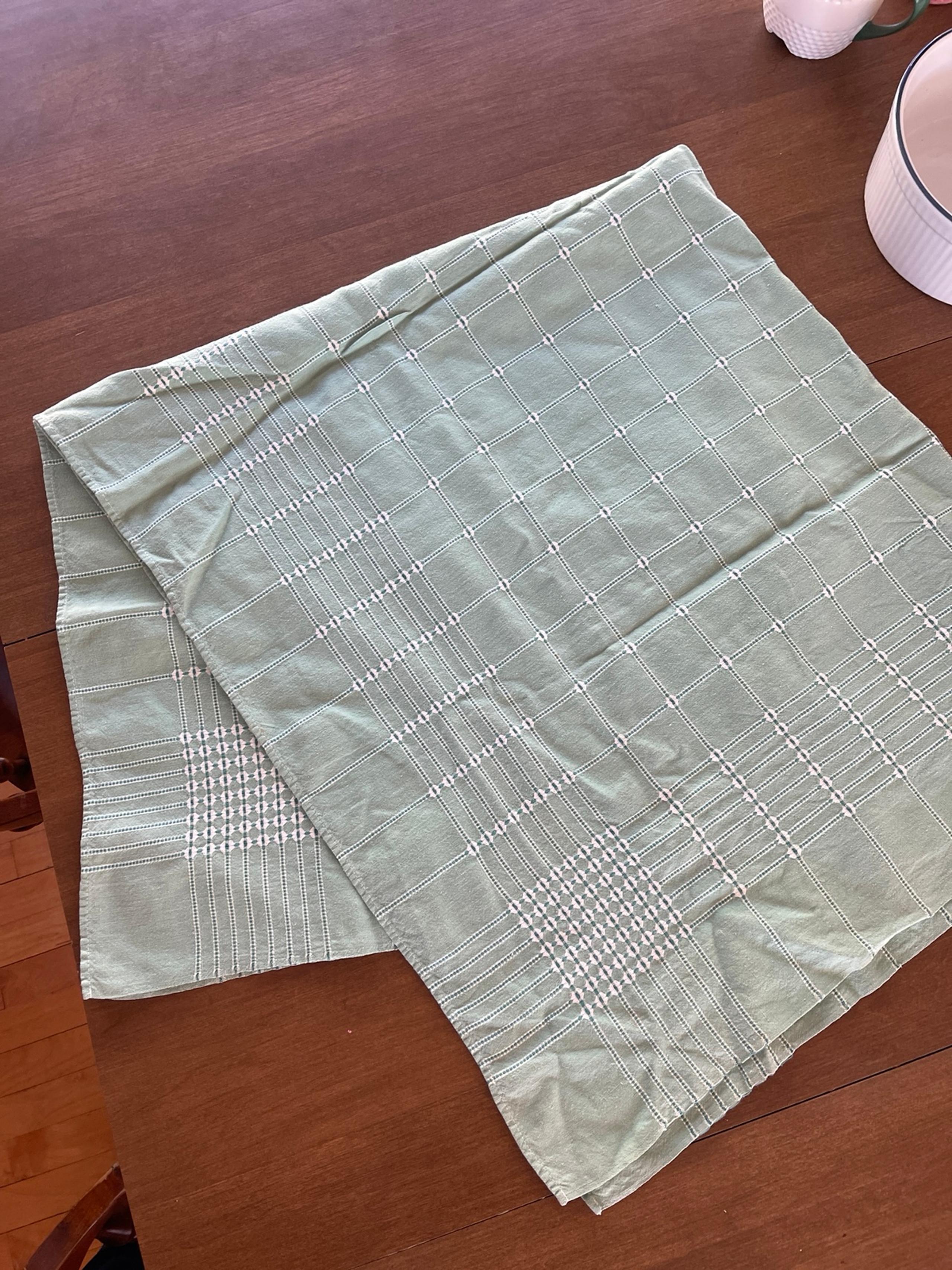 Tablecloth linen 47”x44, made in Germany