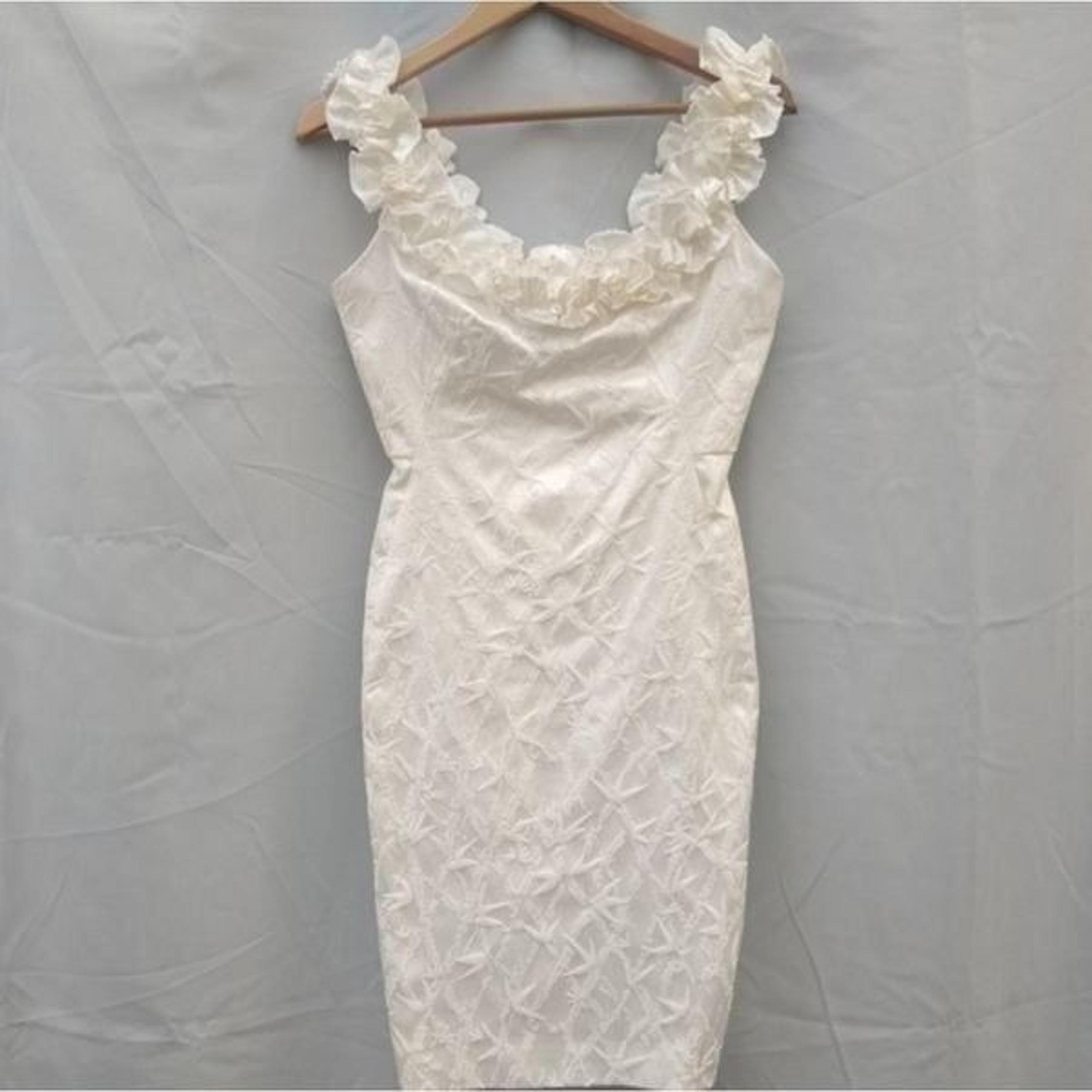 Maggy London ruffle trim jacquard white party wedding event dress black tie ruff