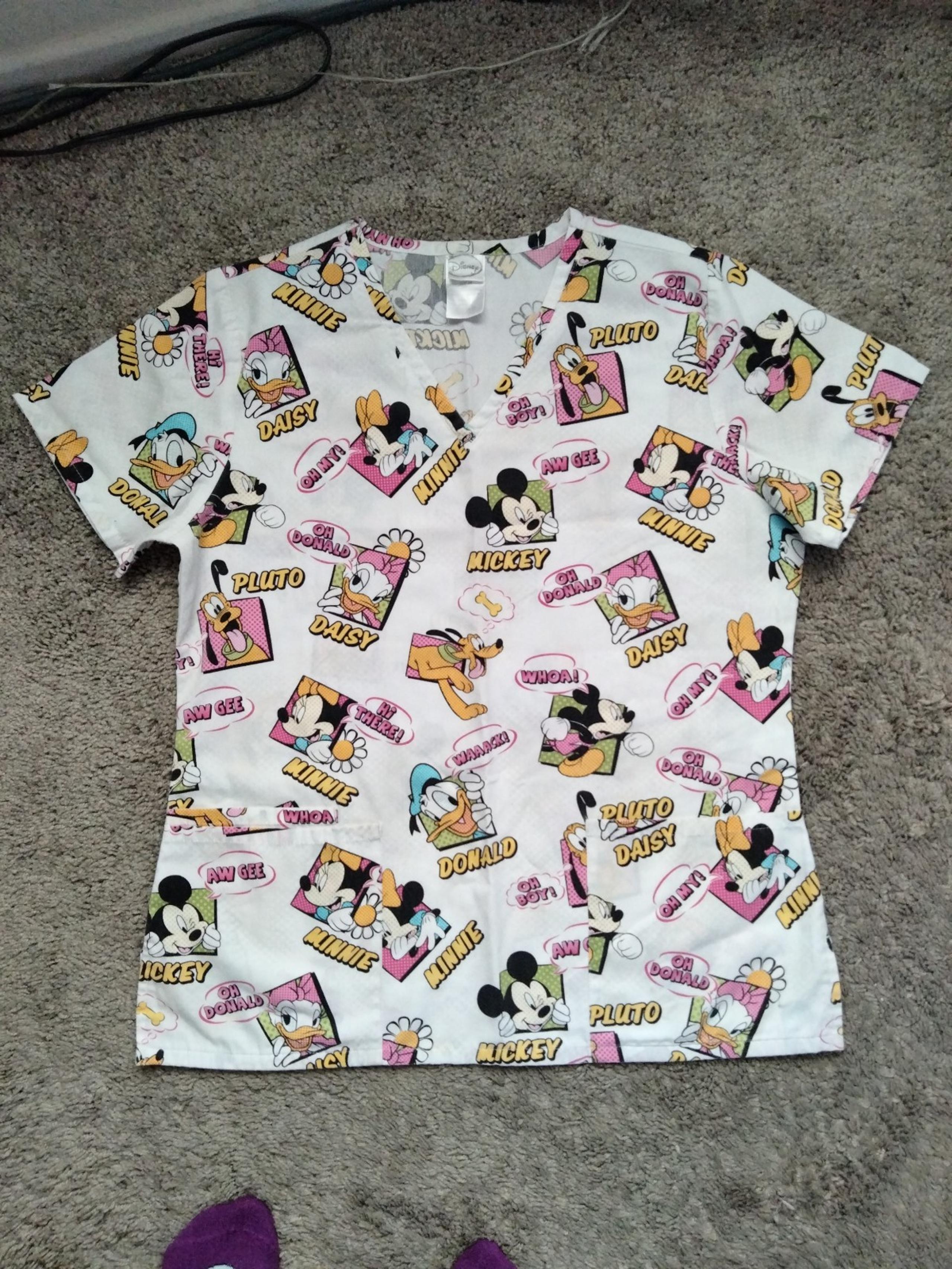 Disney Mickey mouse & friends scrub top unisex size Small