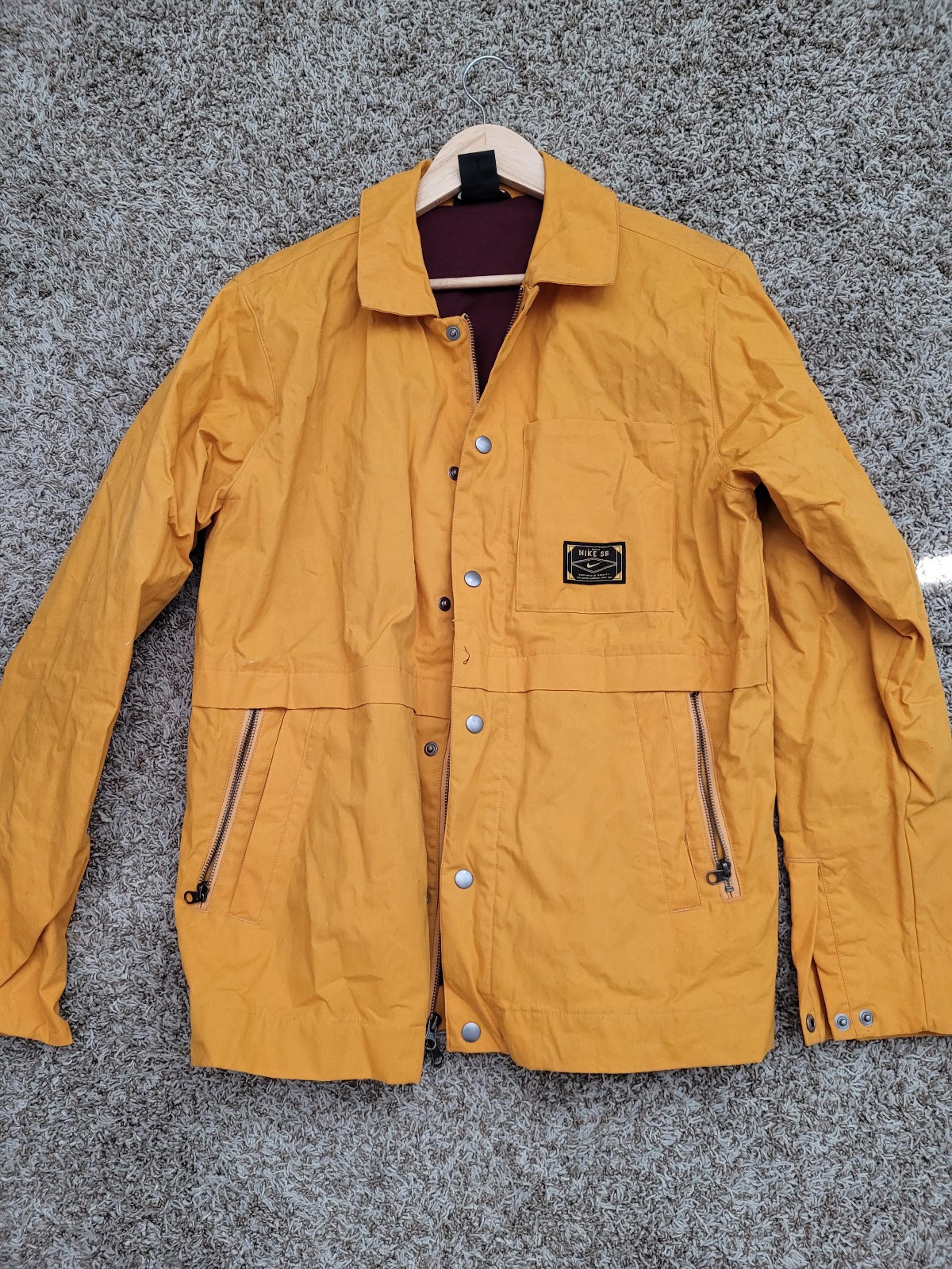Nike SB Jacket Mens Large Yellow Skateboarding Windbreaker Windproof Coat