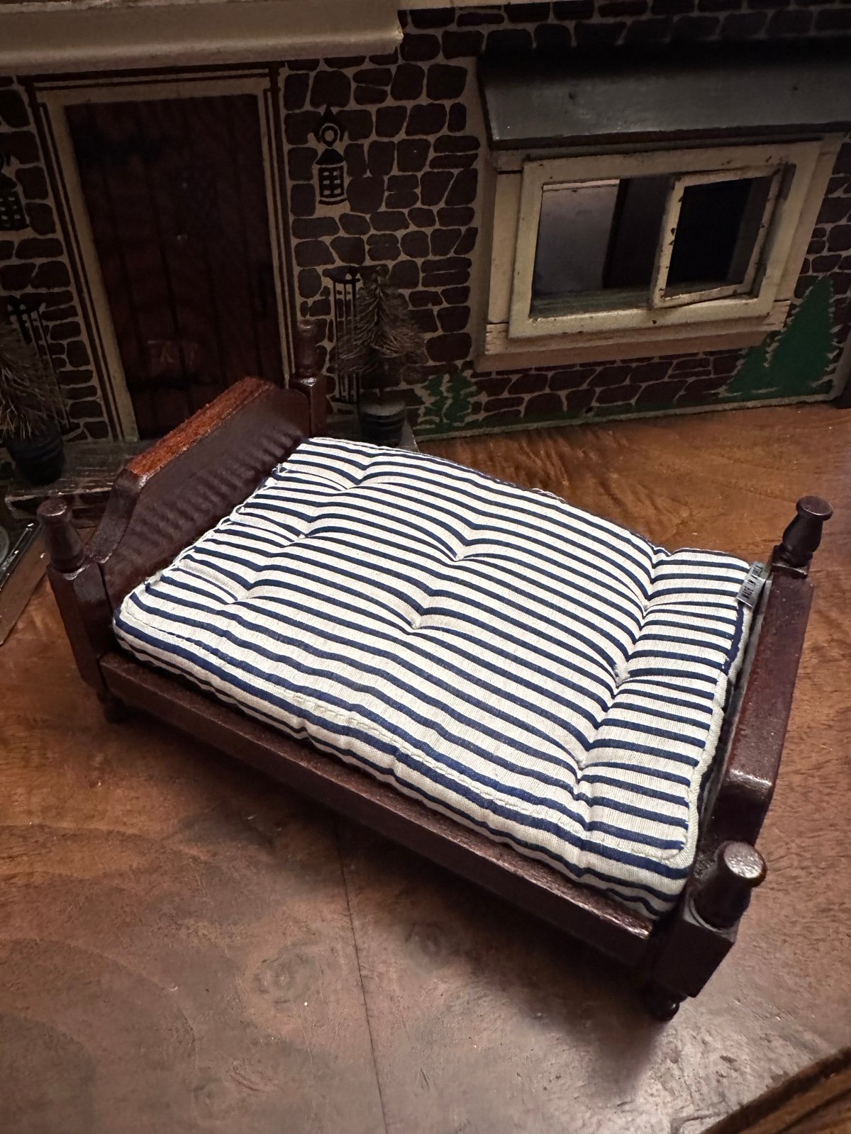 Nib Dollhouse Furniture, Vintage double, Bed with mattress