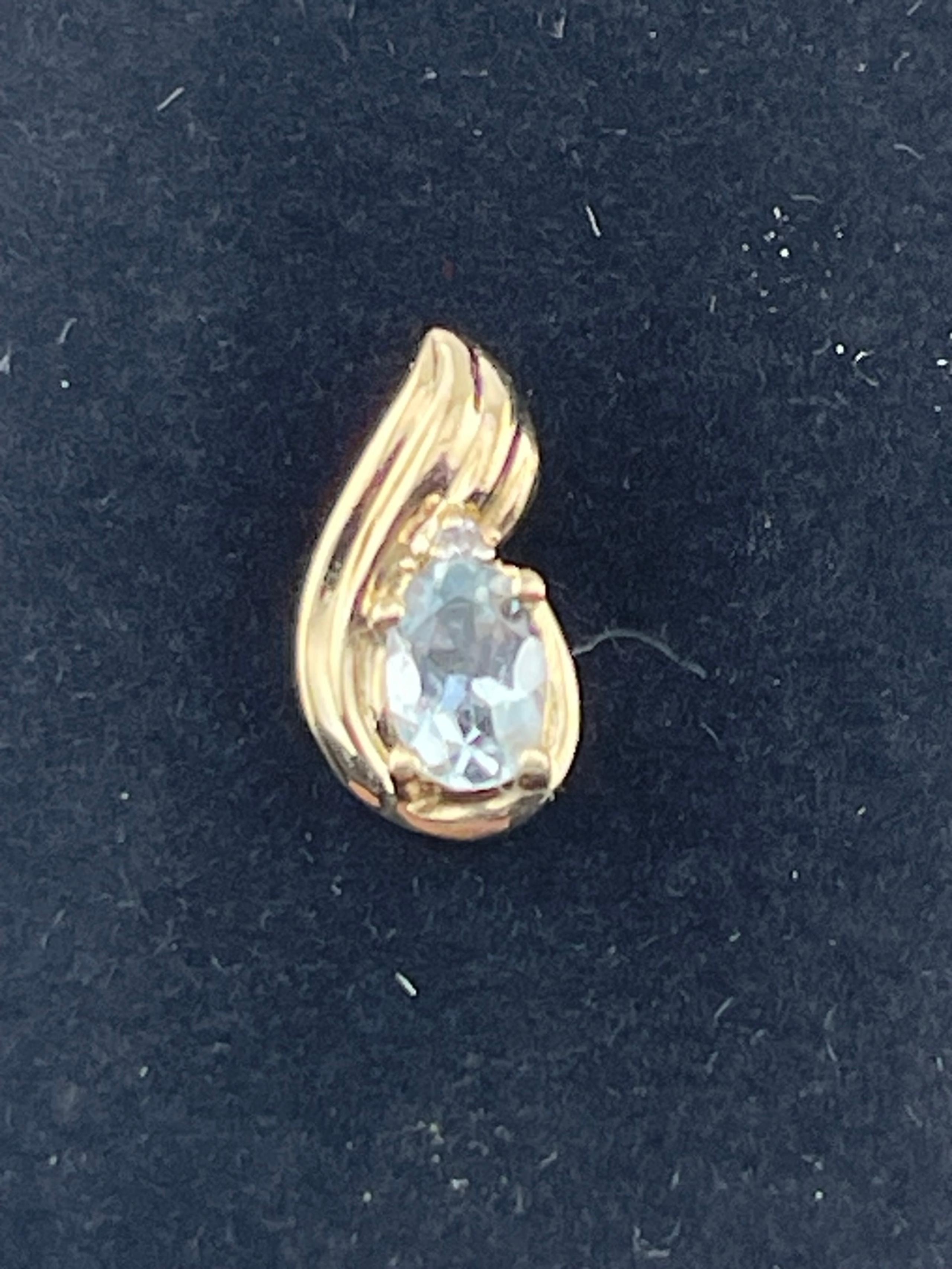 Vintage Art Nouveau and diamond and aquamarine pendant 10 karat yellow gold