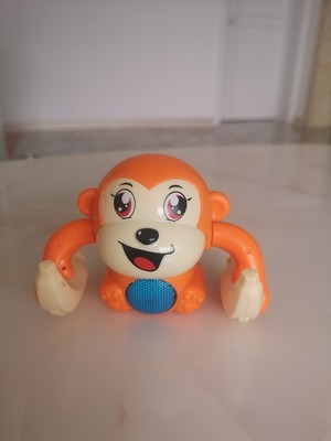 Baby toys move with sound