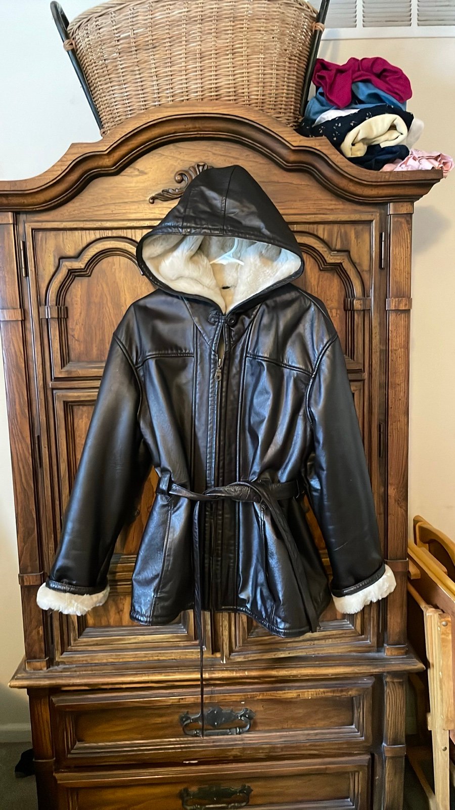 Y2K 90’s Wilson’s Leather Dark Brown Fur Lined Belted Jacket