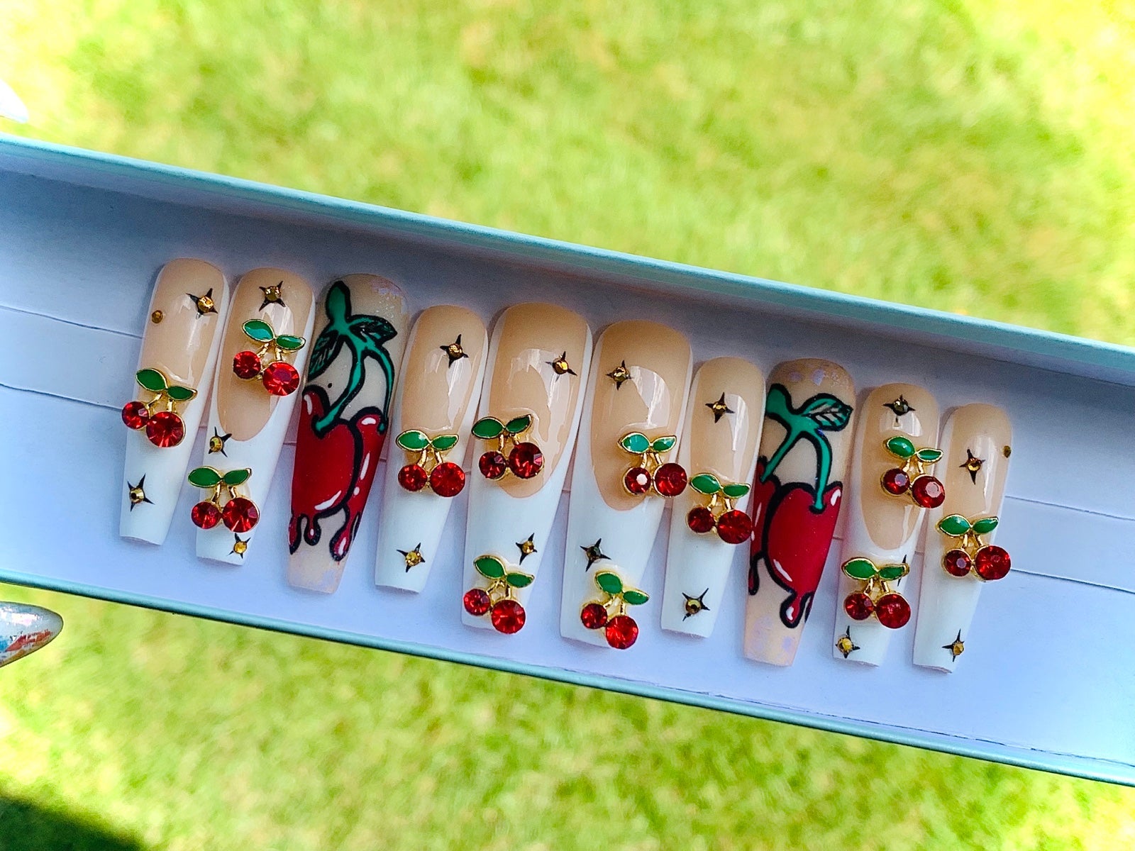 Acrylic press on nails