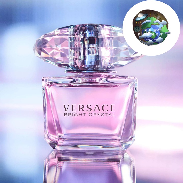 NWT Versace Bright Crystal Eau de Toilette Size: 1 FL OZ KOH70