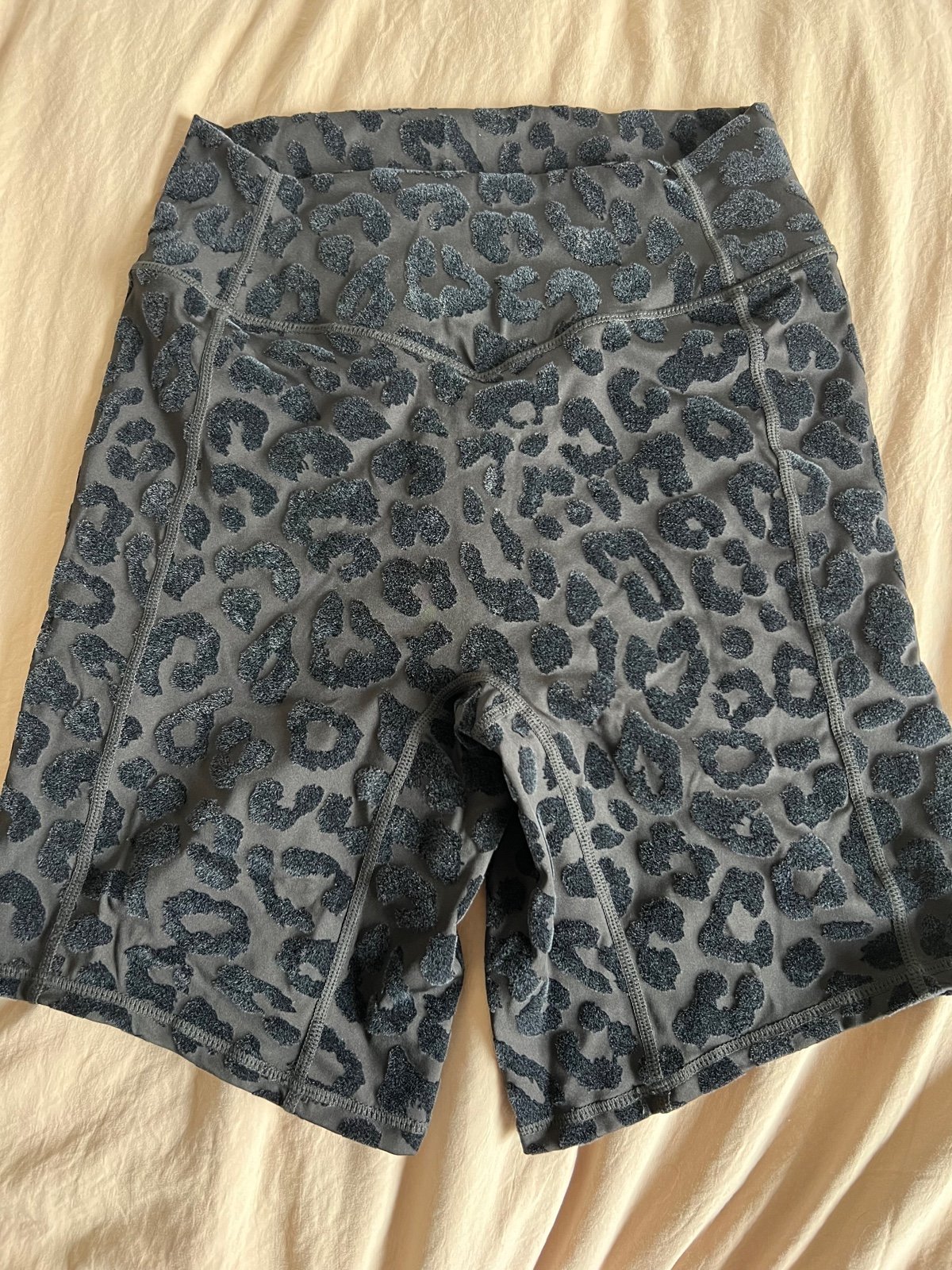 Balance Athletica vitality midnight leopard velvet short