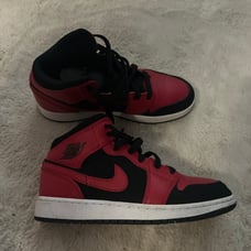 Air Jordan 1 mid ‘bred’