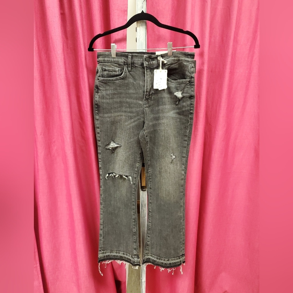 NWTs, A.N.A High Rise Cropped Flare. Black Jeans. Size 8